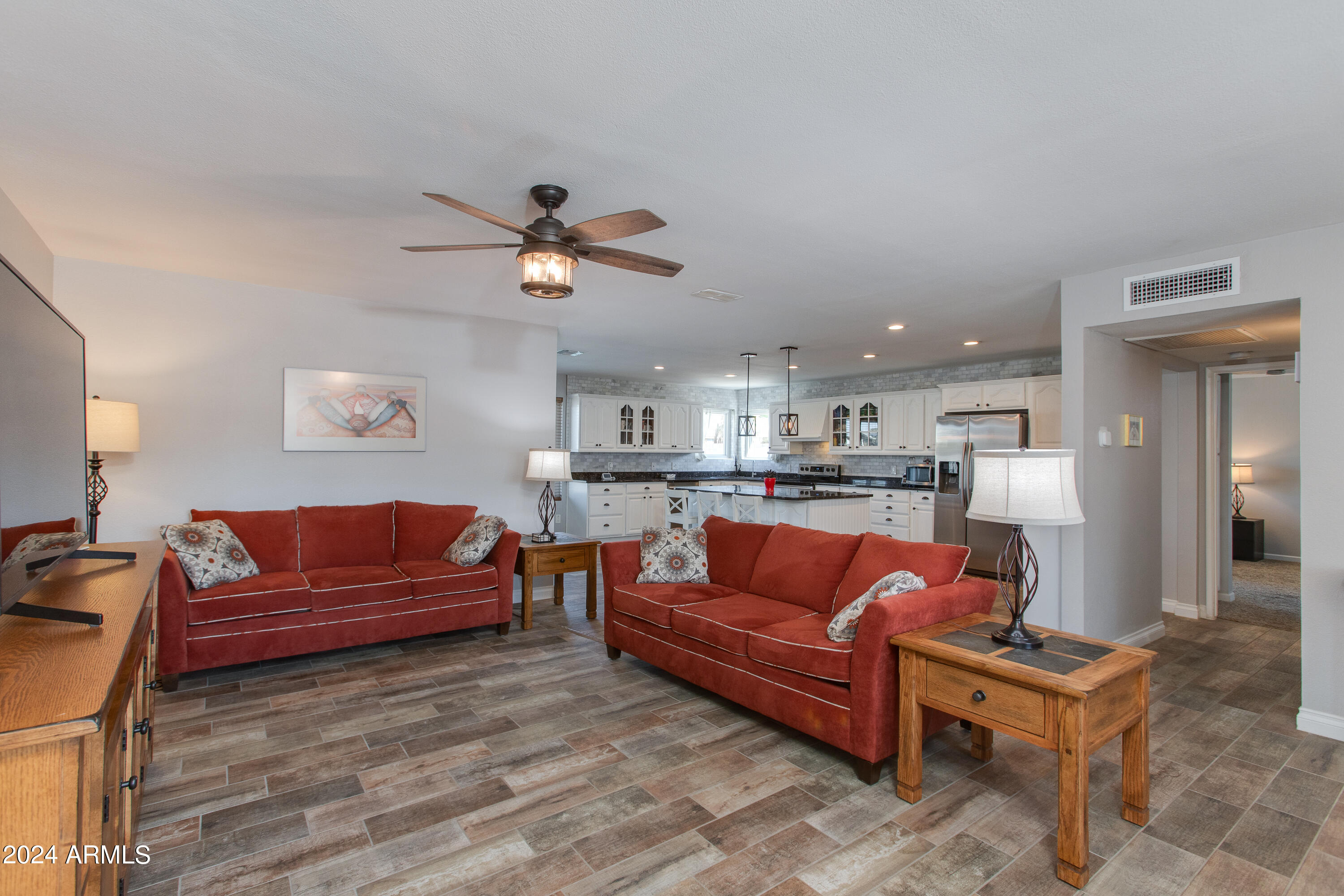 902 E LE MARCHE Avenue