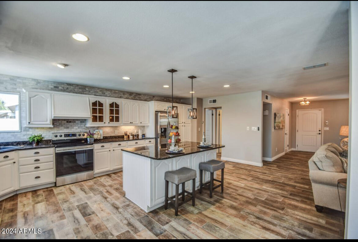 902 E LE MARCHE Avenue