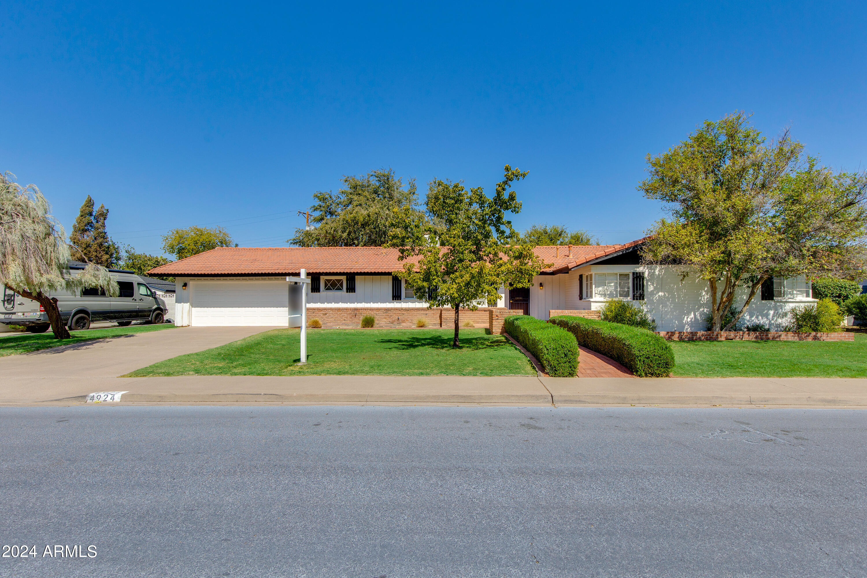 4924 E MULBERRY Drive
