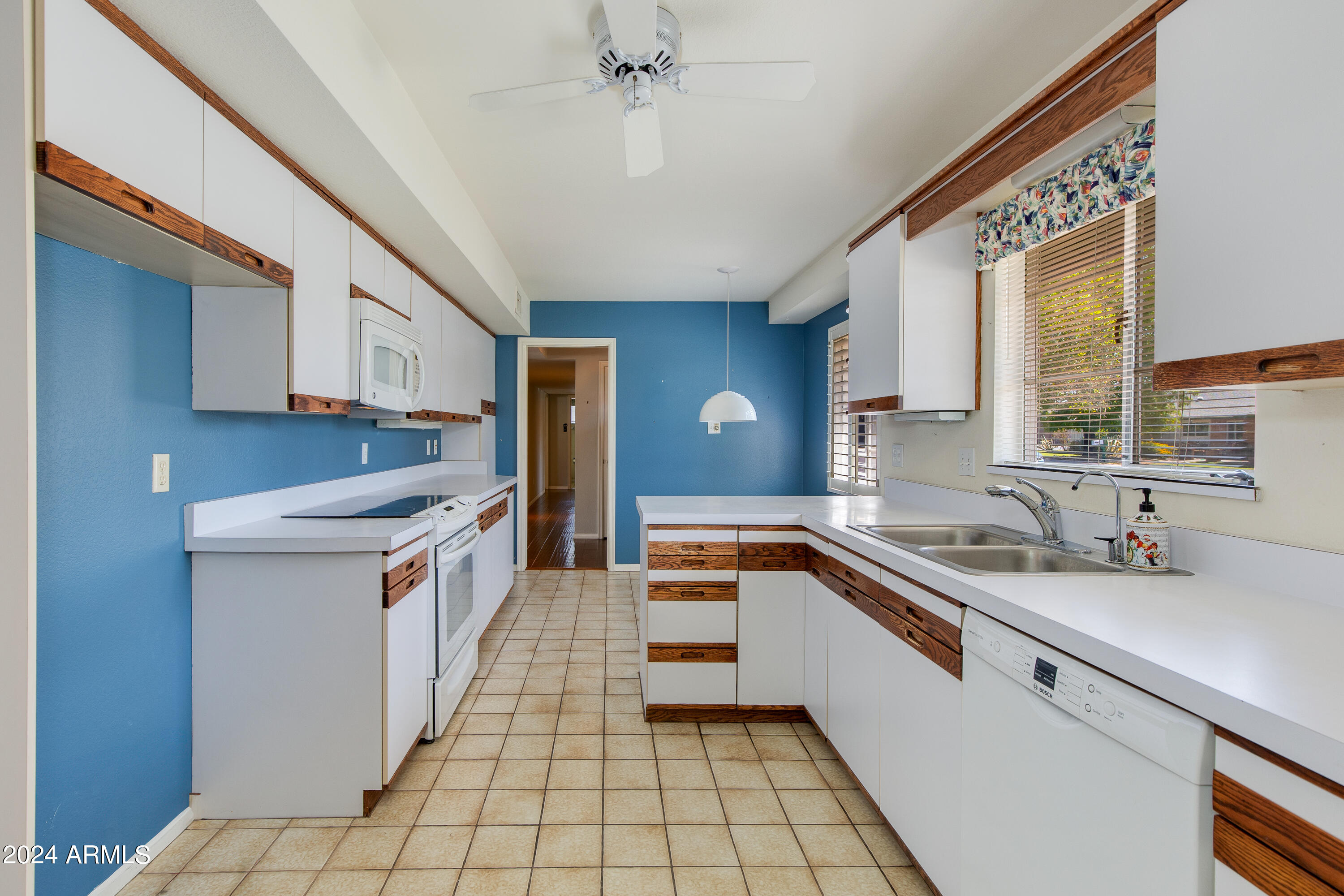 4924 E MULBERRY Drive