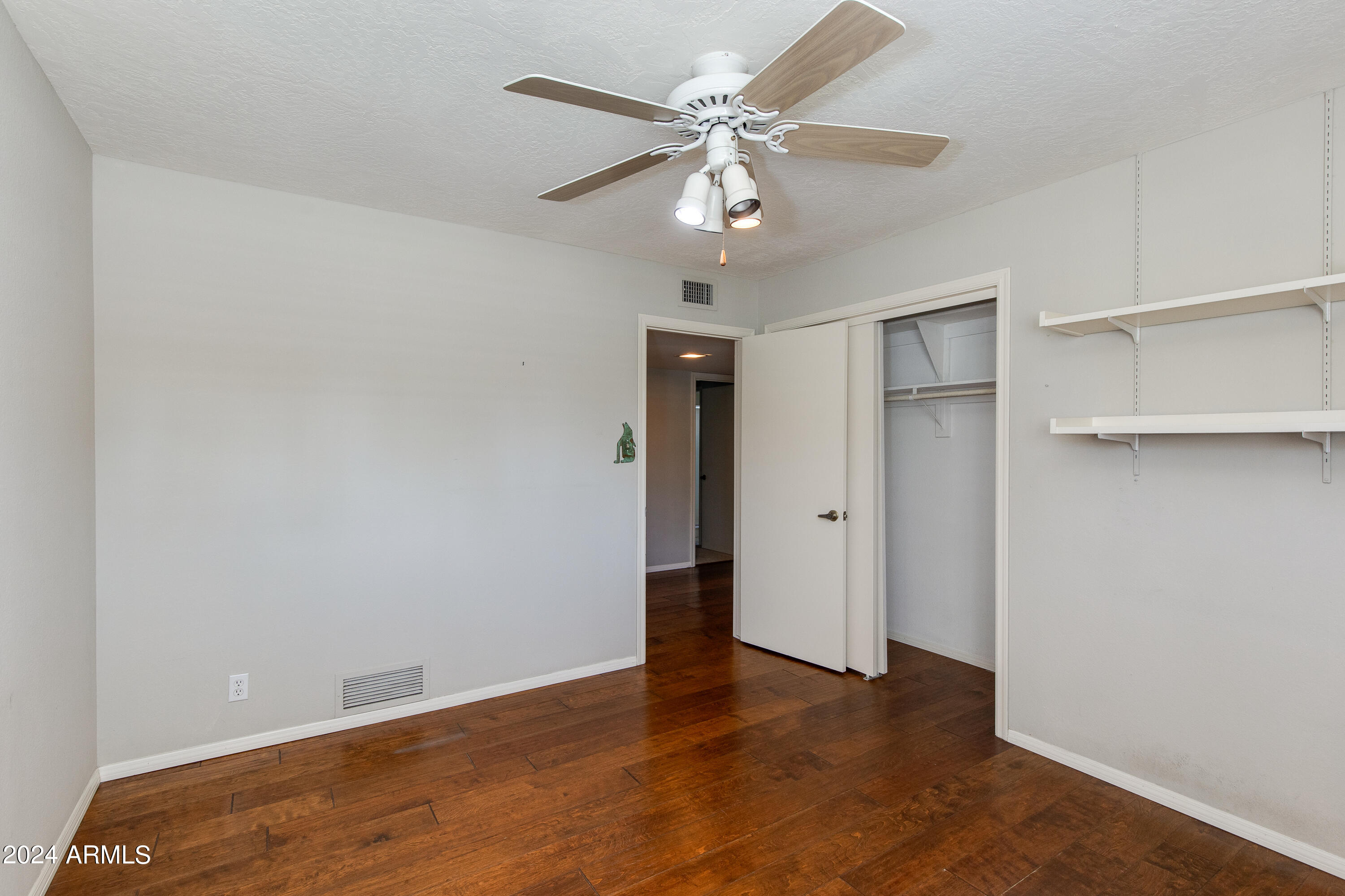 4924 E MULBERRY Drive