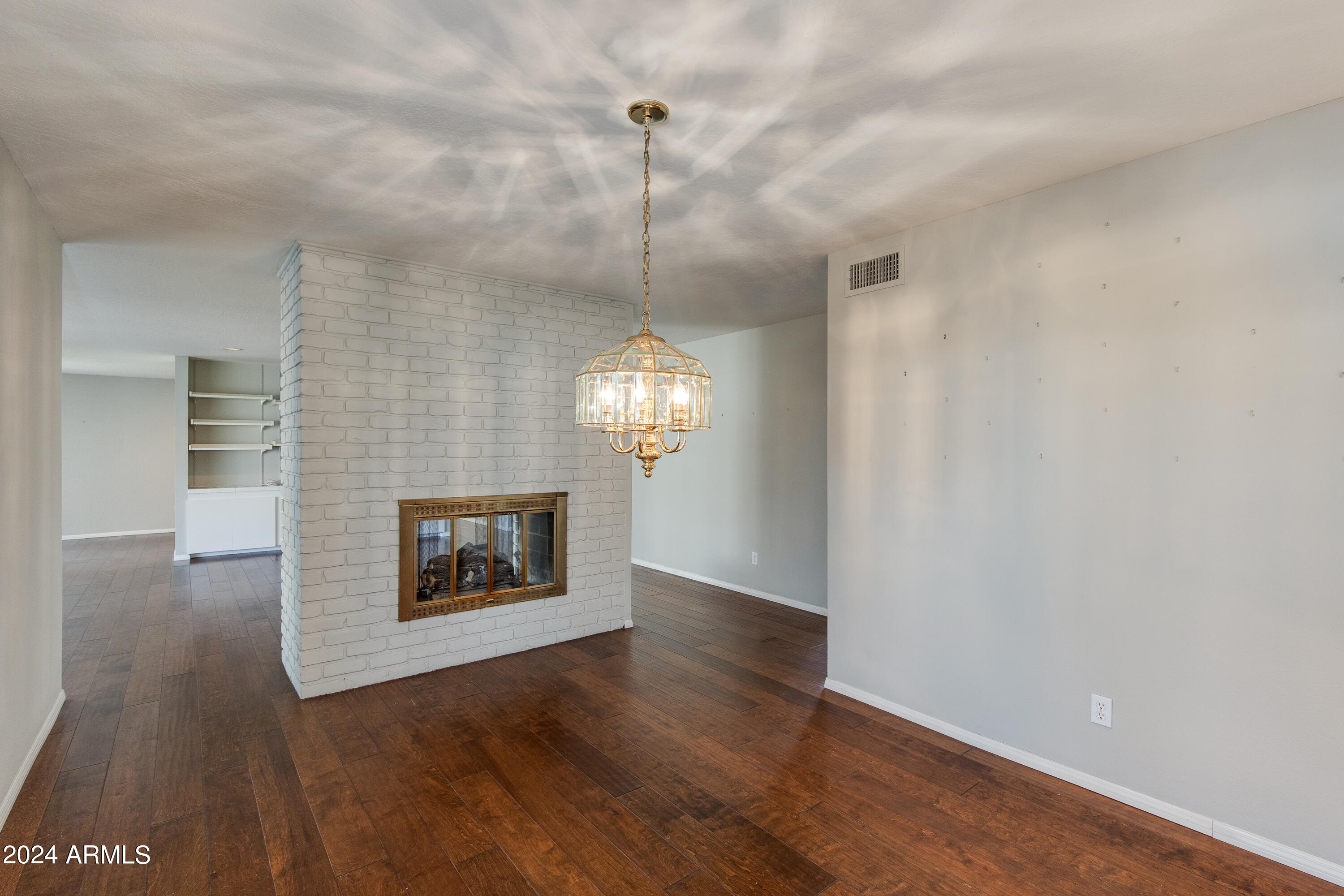 4924 E MULBERRY Drive