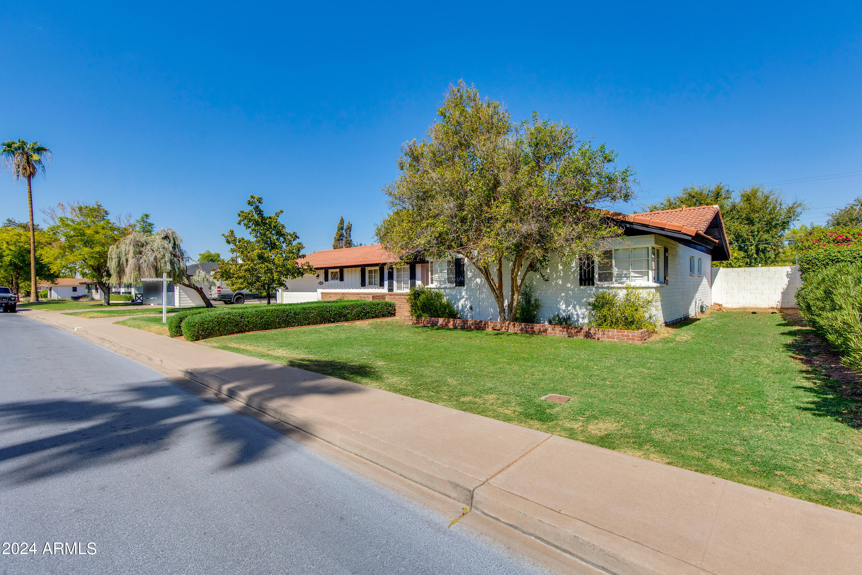 4924 E MULBERRY Drive