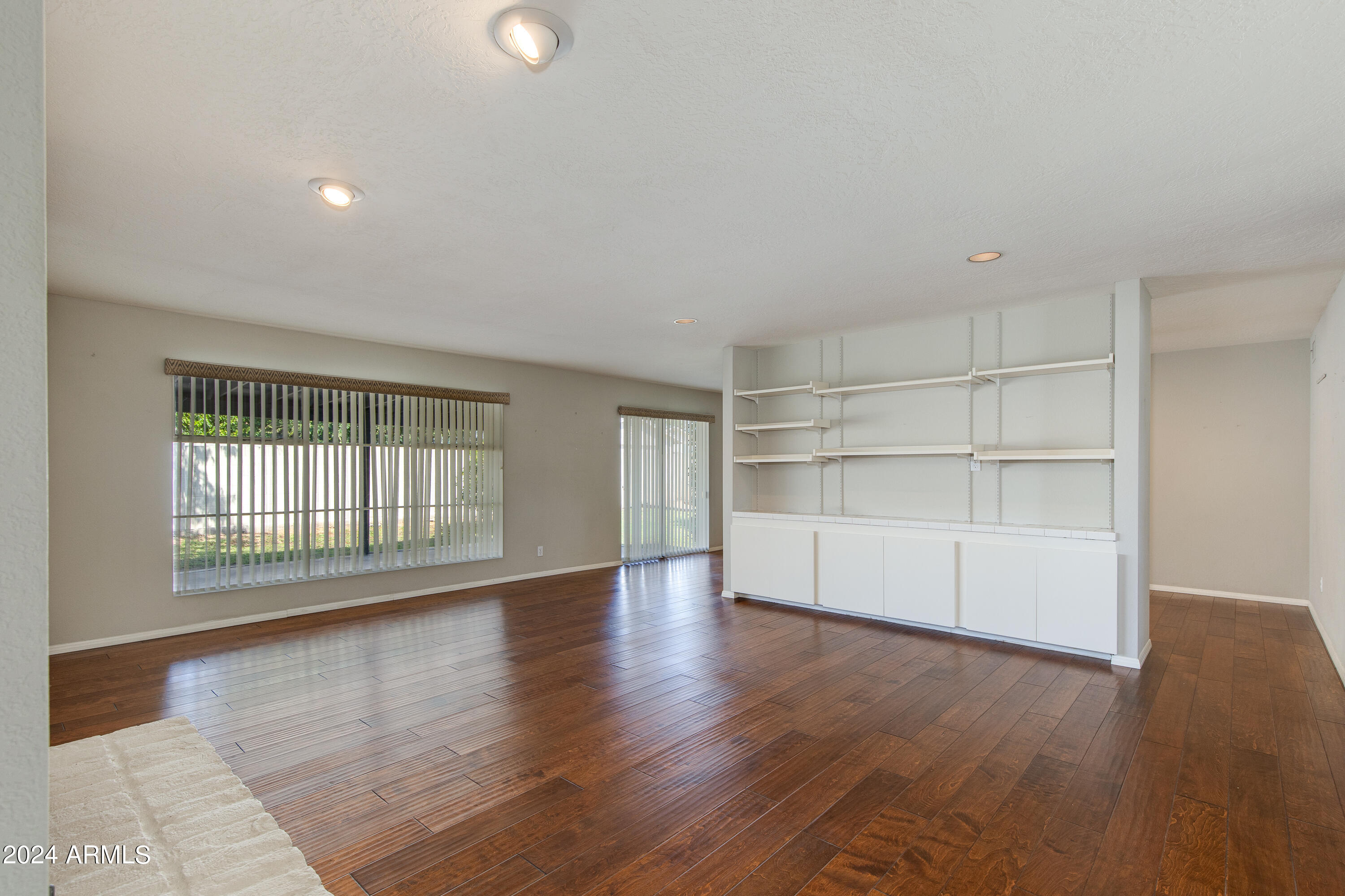 4924 E MULBERRY Drive