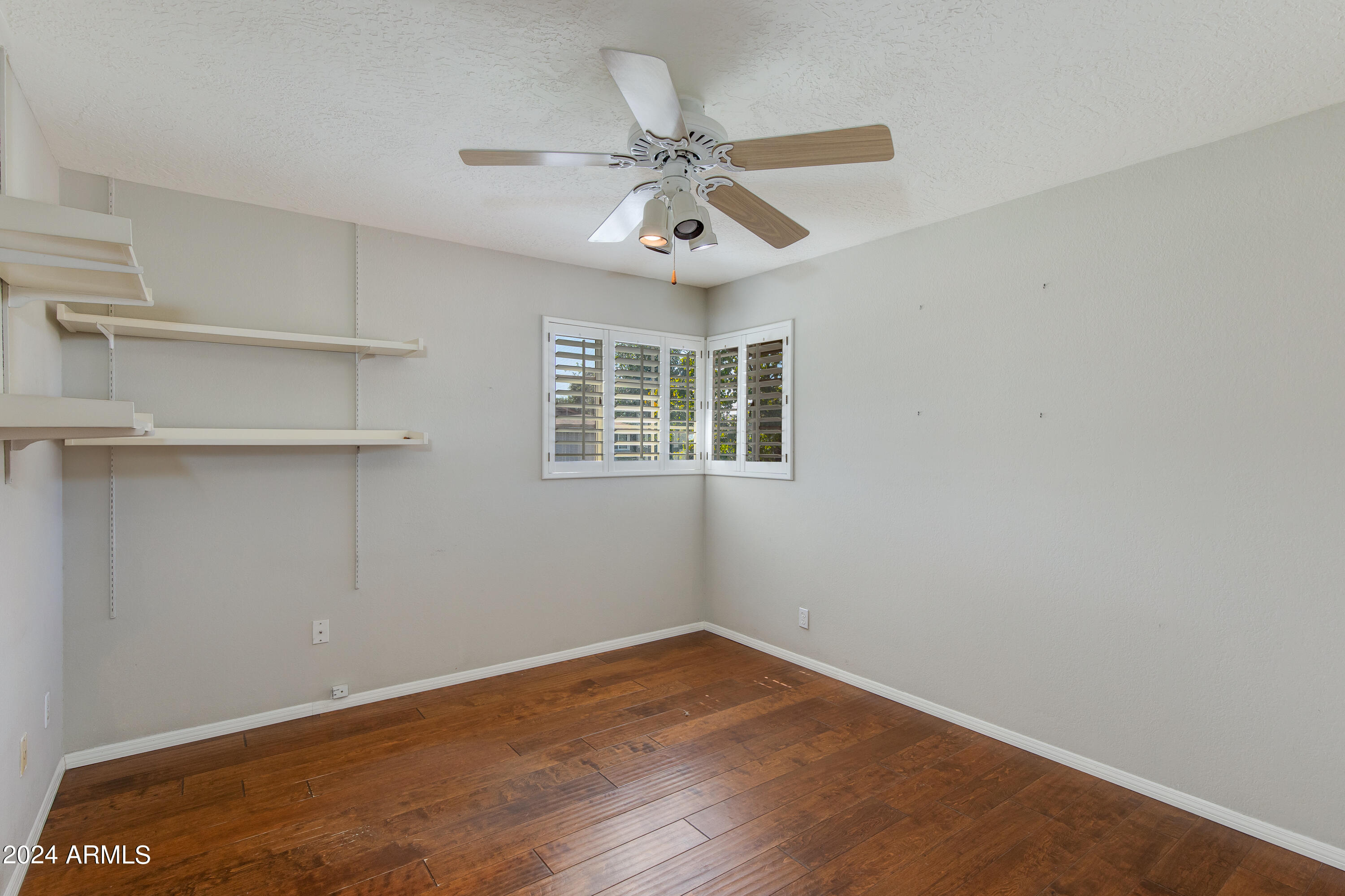 4924 E MULBERRY Drive