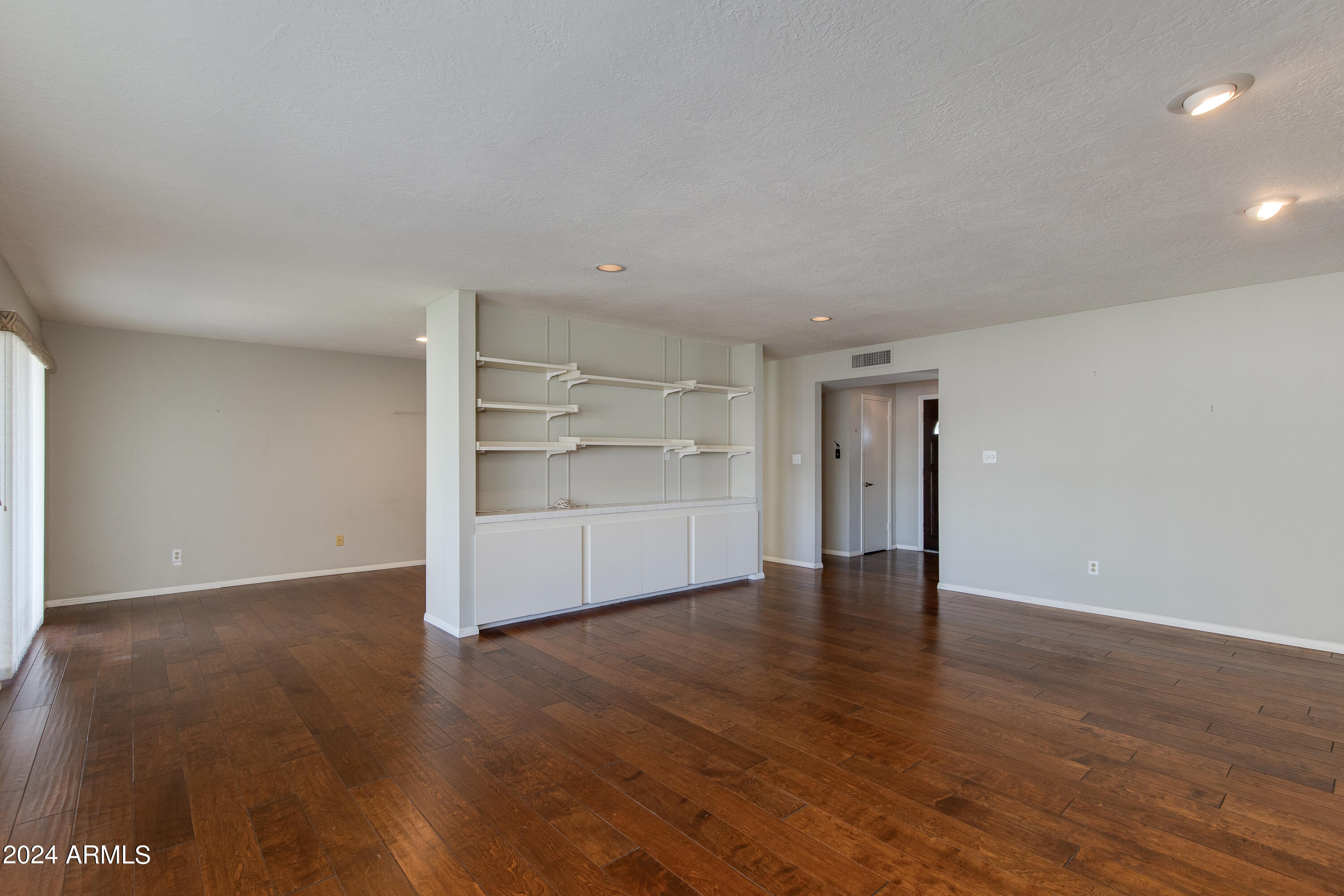 4924 E MULBERRY Drive