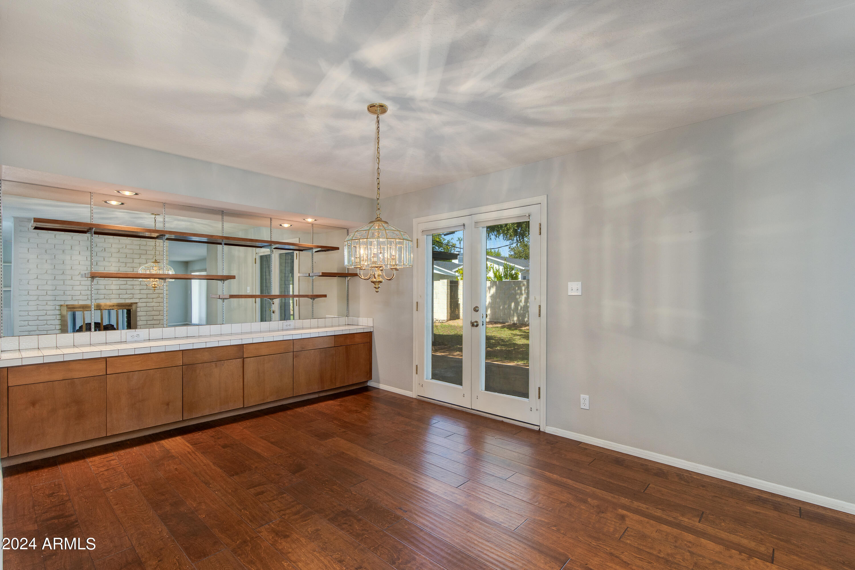 4924 E MULBERRY Drive