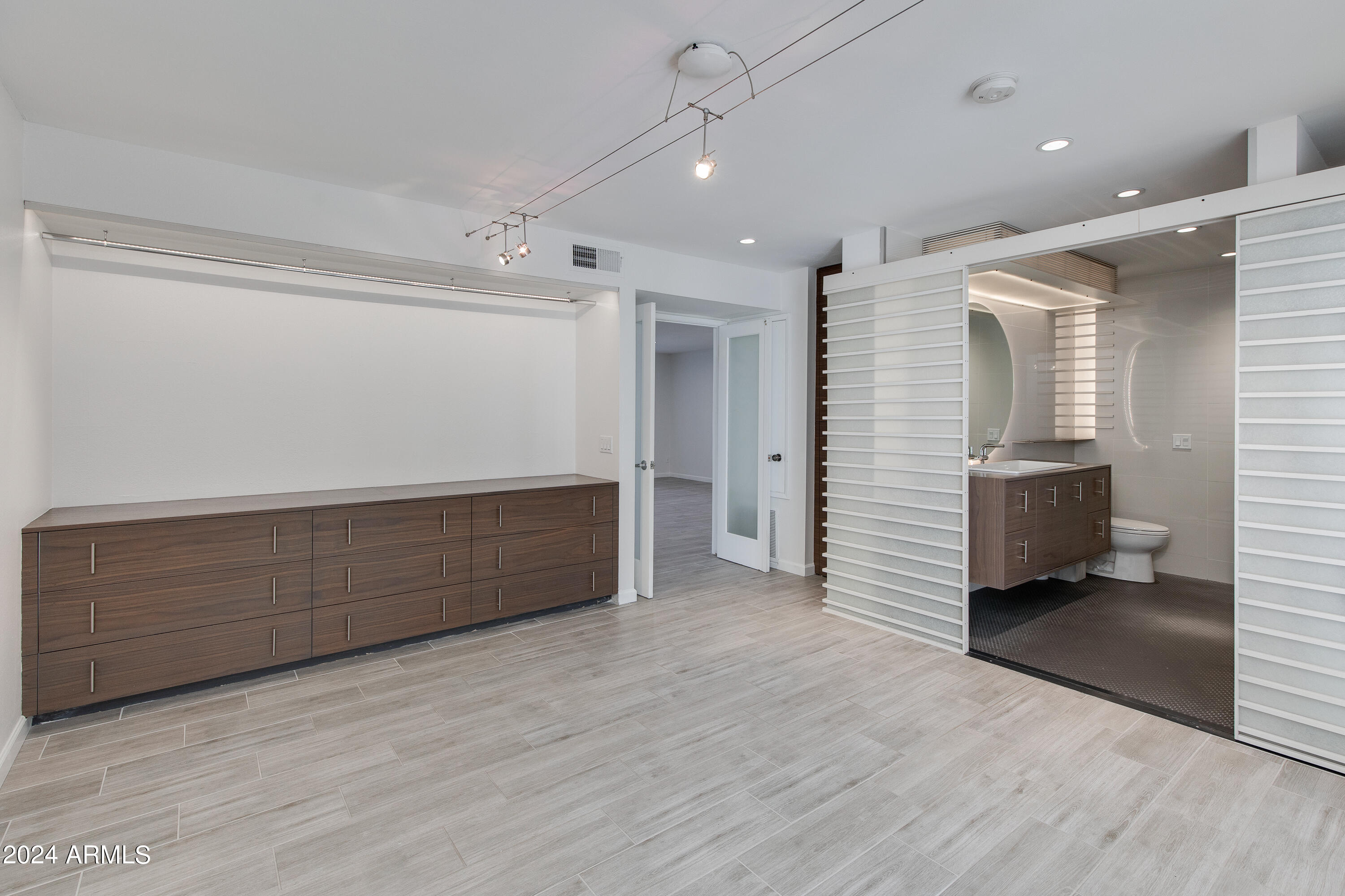5203 N 24TH Street, 107