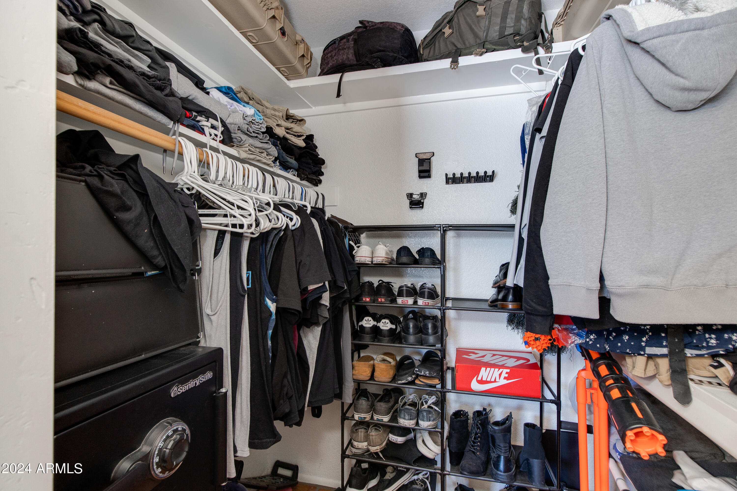 1059 W CORNELL Drive