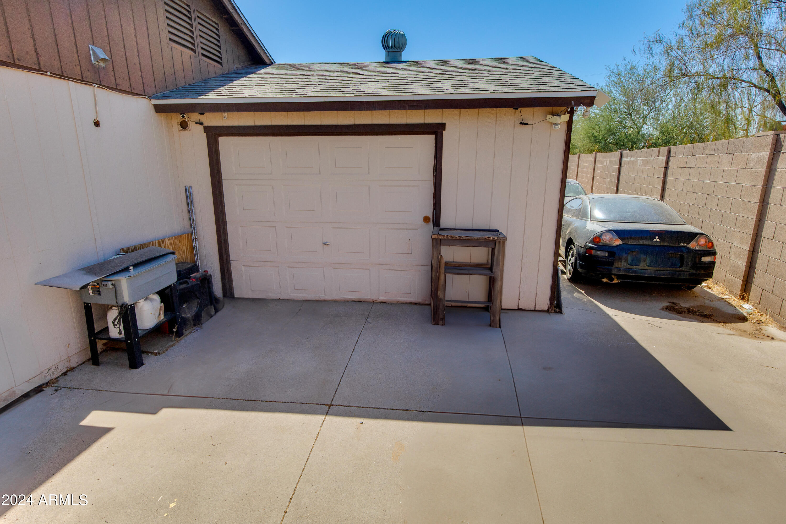 1059 W CORNELL Drive