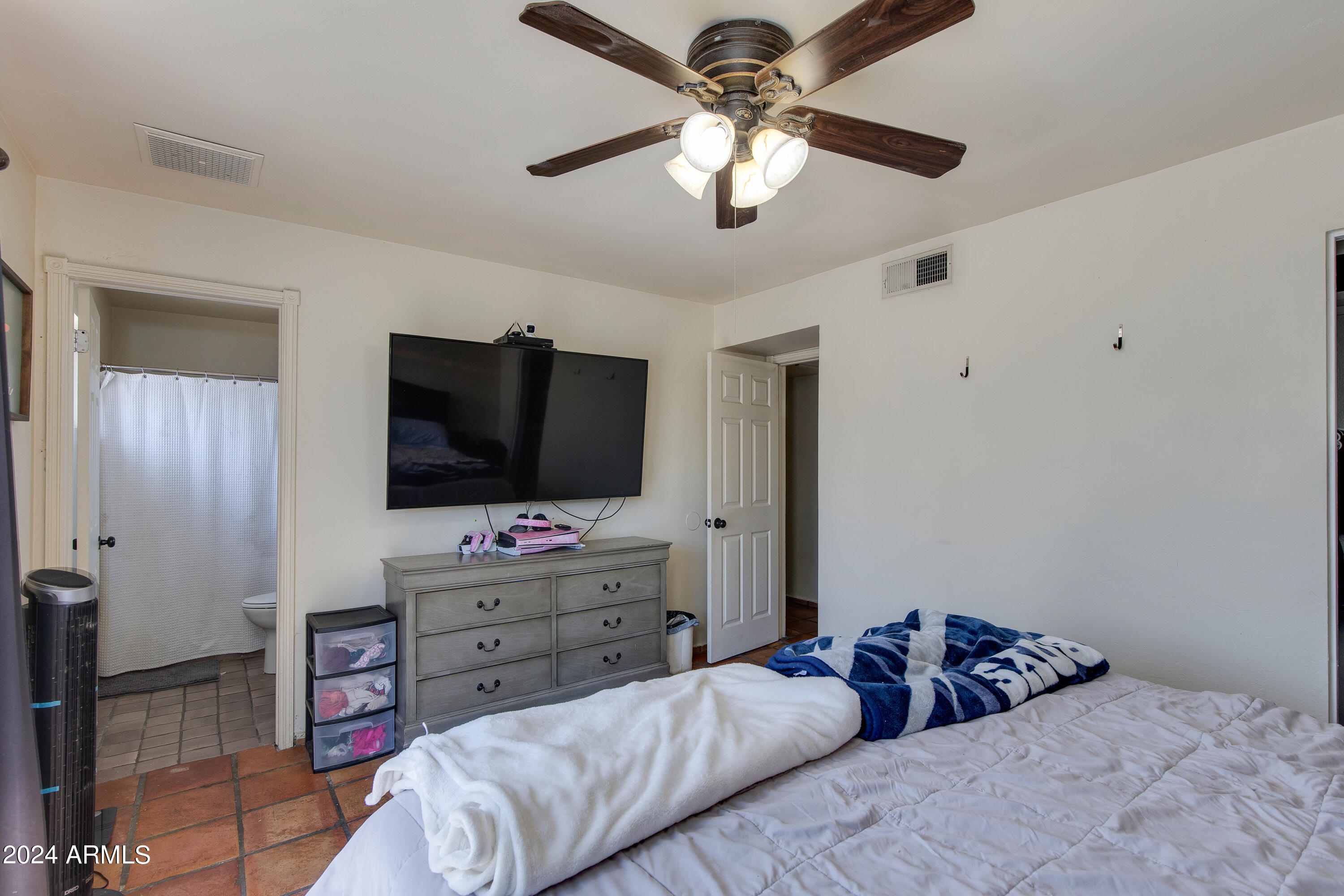 1059 W CORNELL Drive