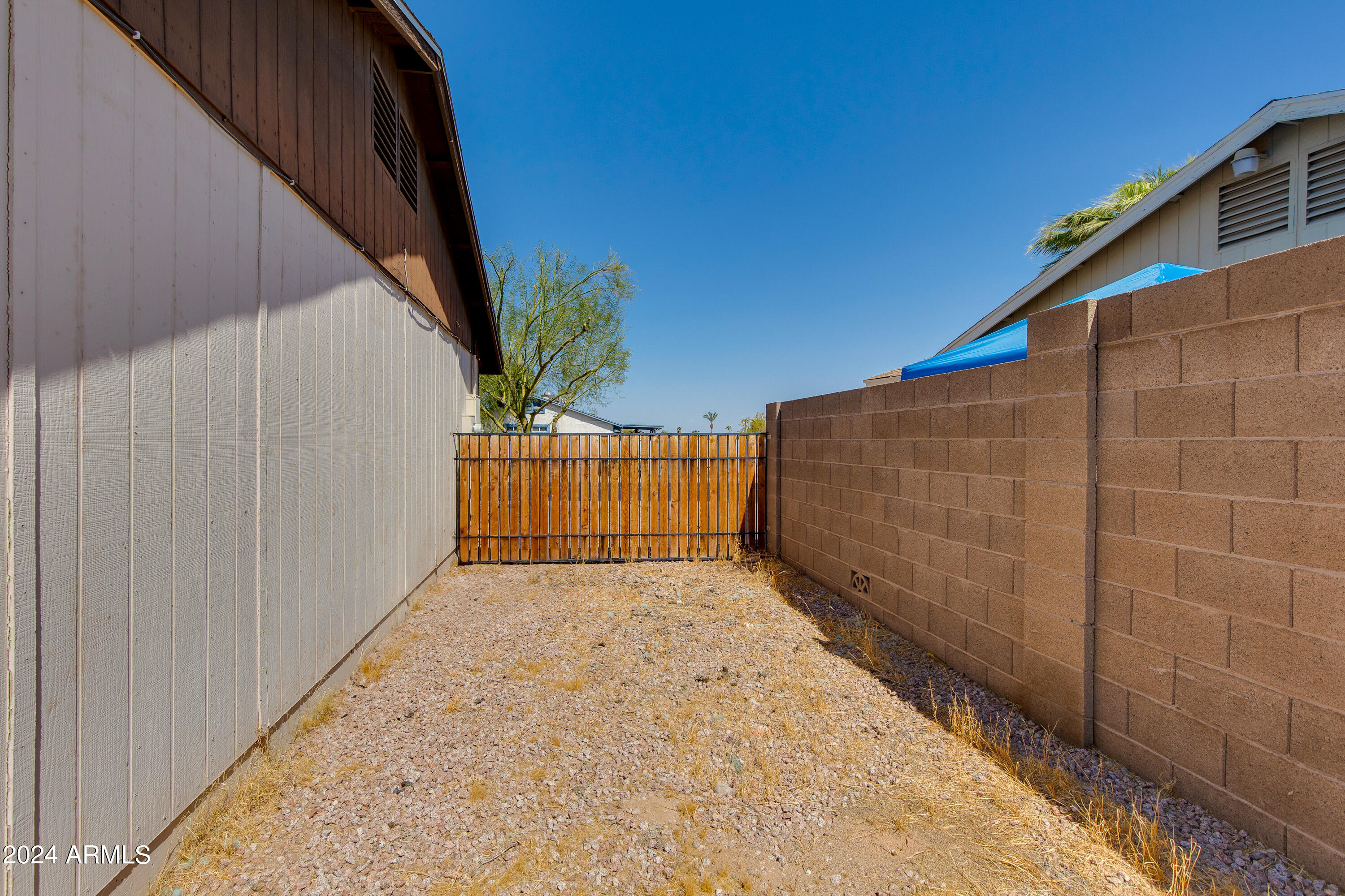 1059 W CORNELL Drive