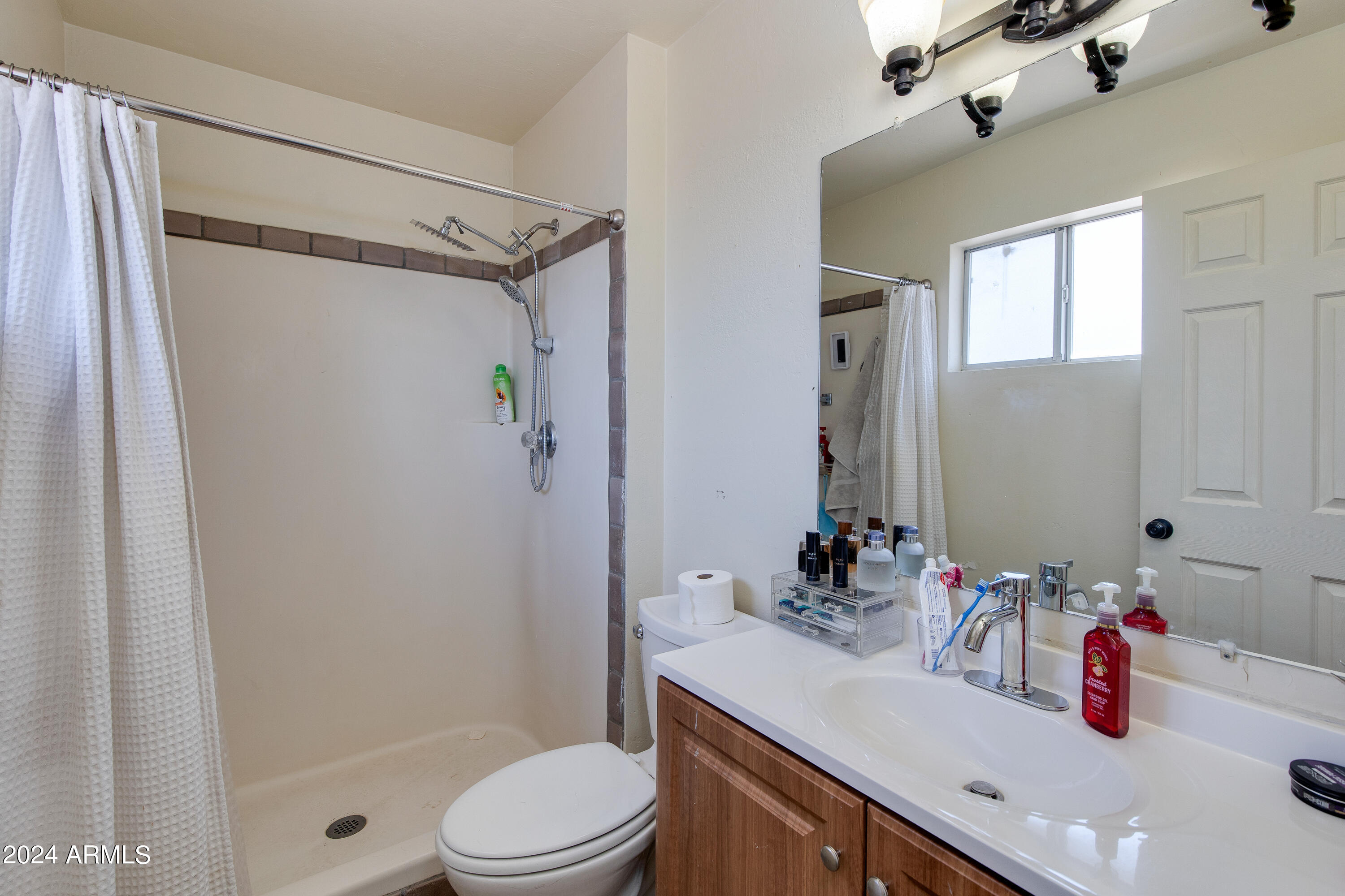 1059 W CORNELL Drive