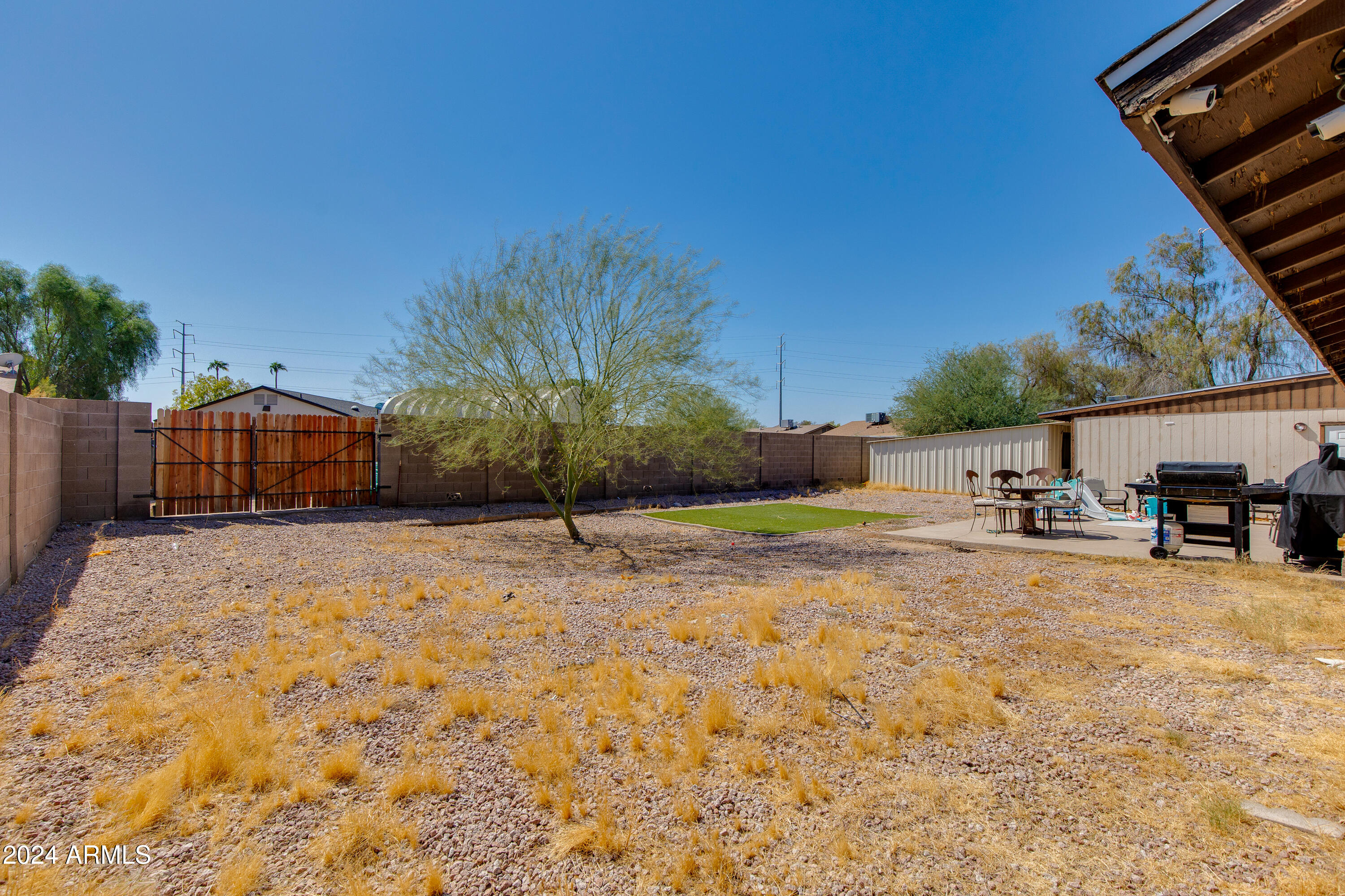 1059 W CORNELL Drive