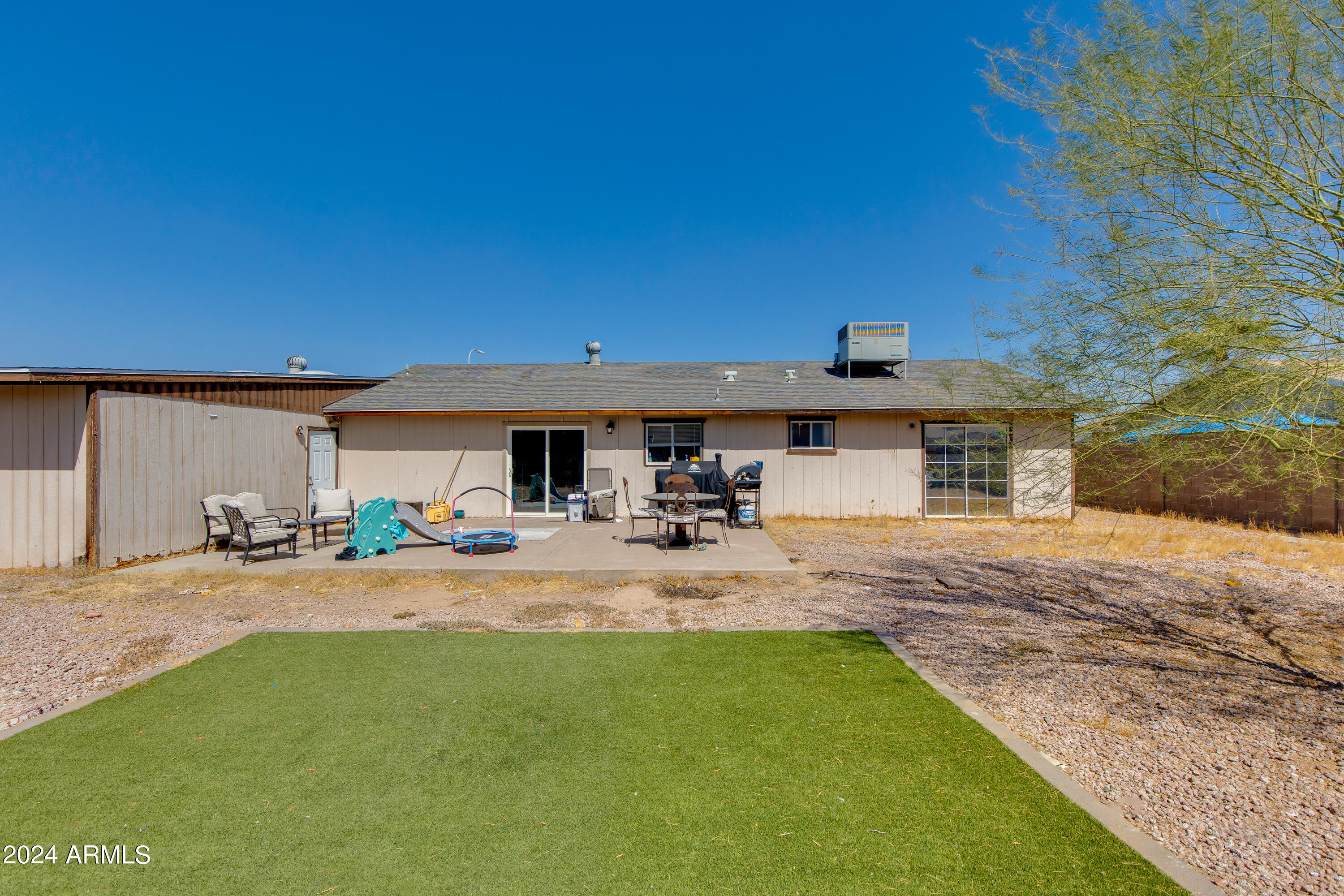 1059 W CORNELL Drive