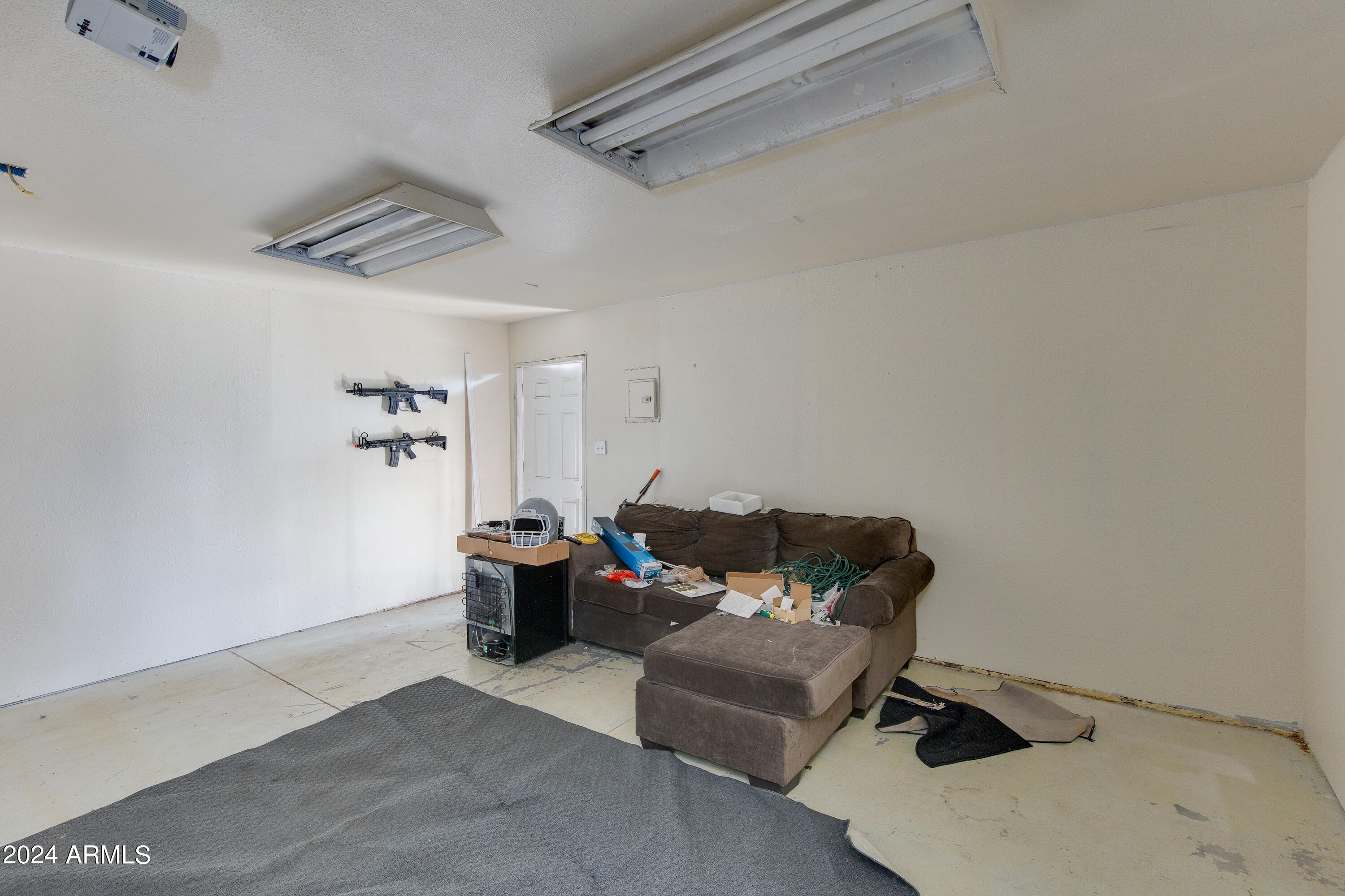 1059 W CORNELL Drive