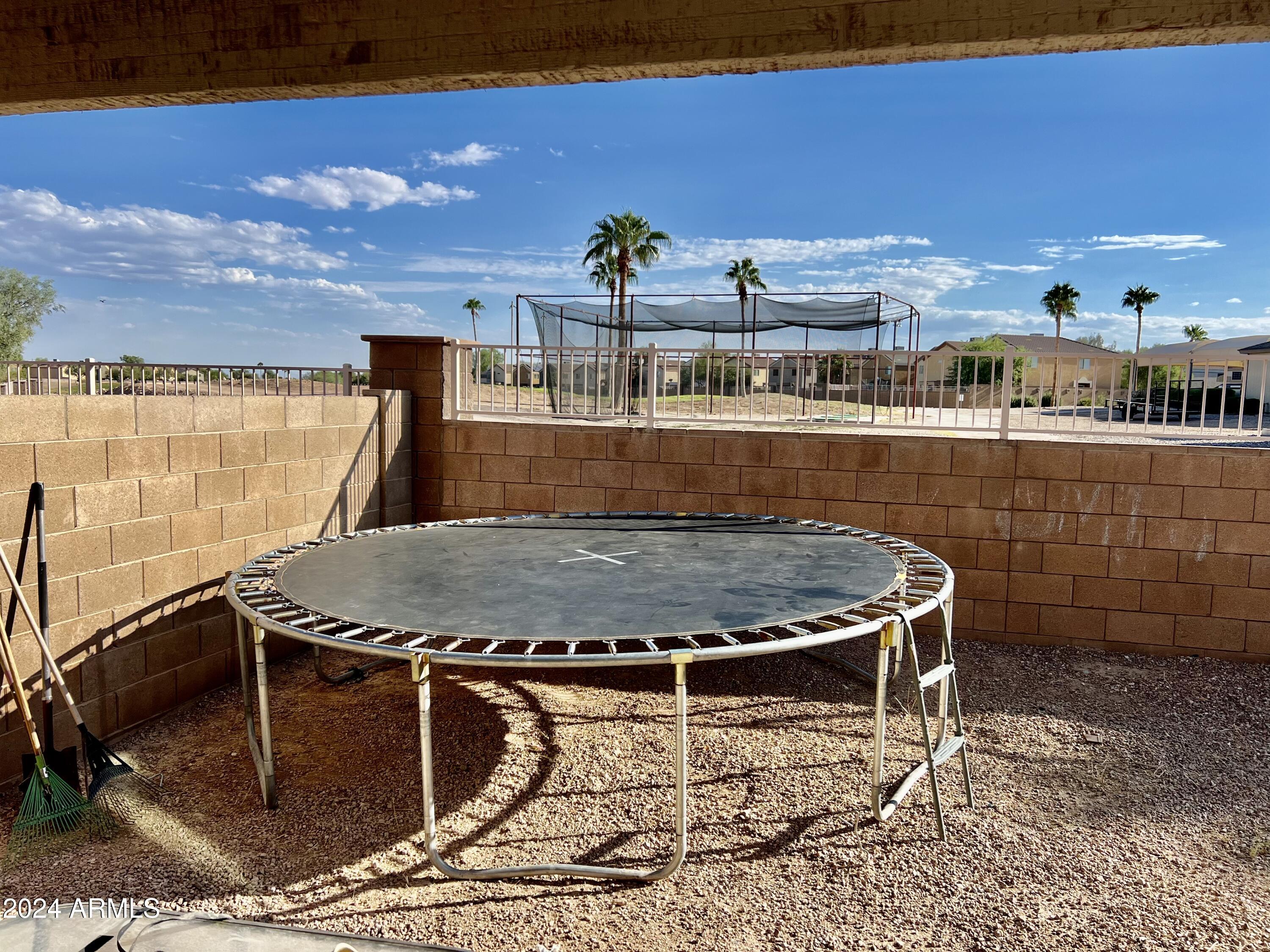 5817 E OASIS Boulevard