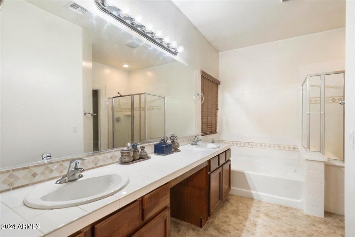 653 W VINEYARD PLAINS Drive