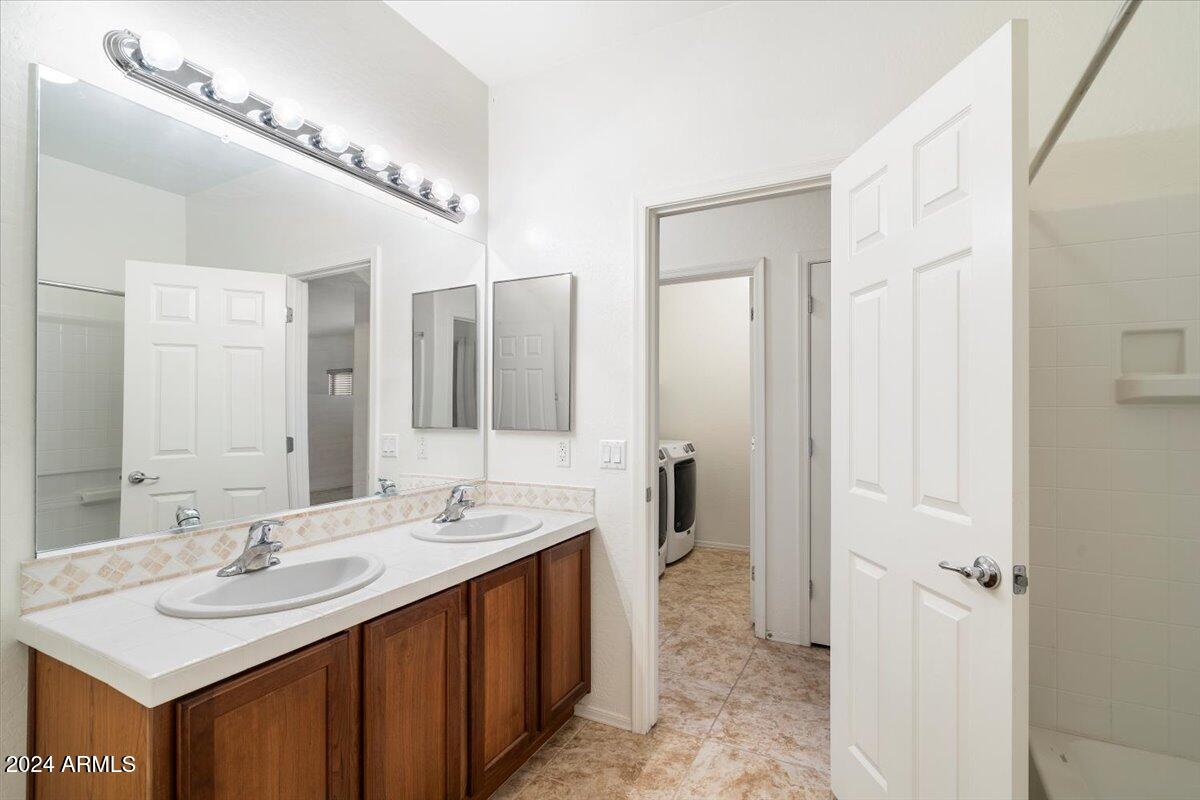 653 W VINEYARD PLAINS Drive