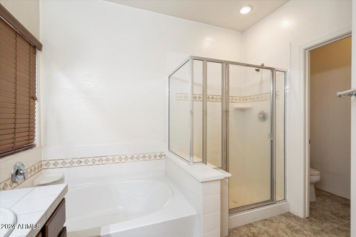 653 W VINEYARD PLAINS Drive