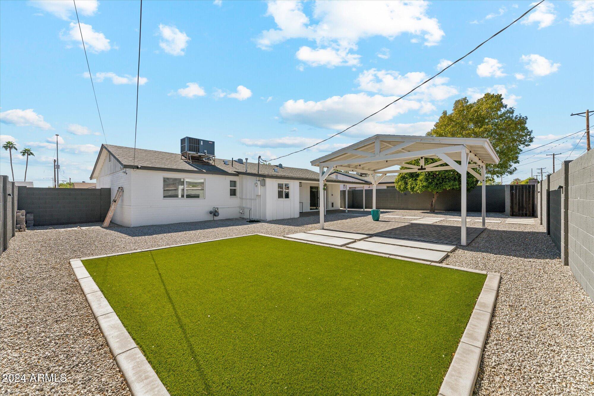 6702 E MORELAND Street