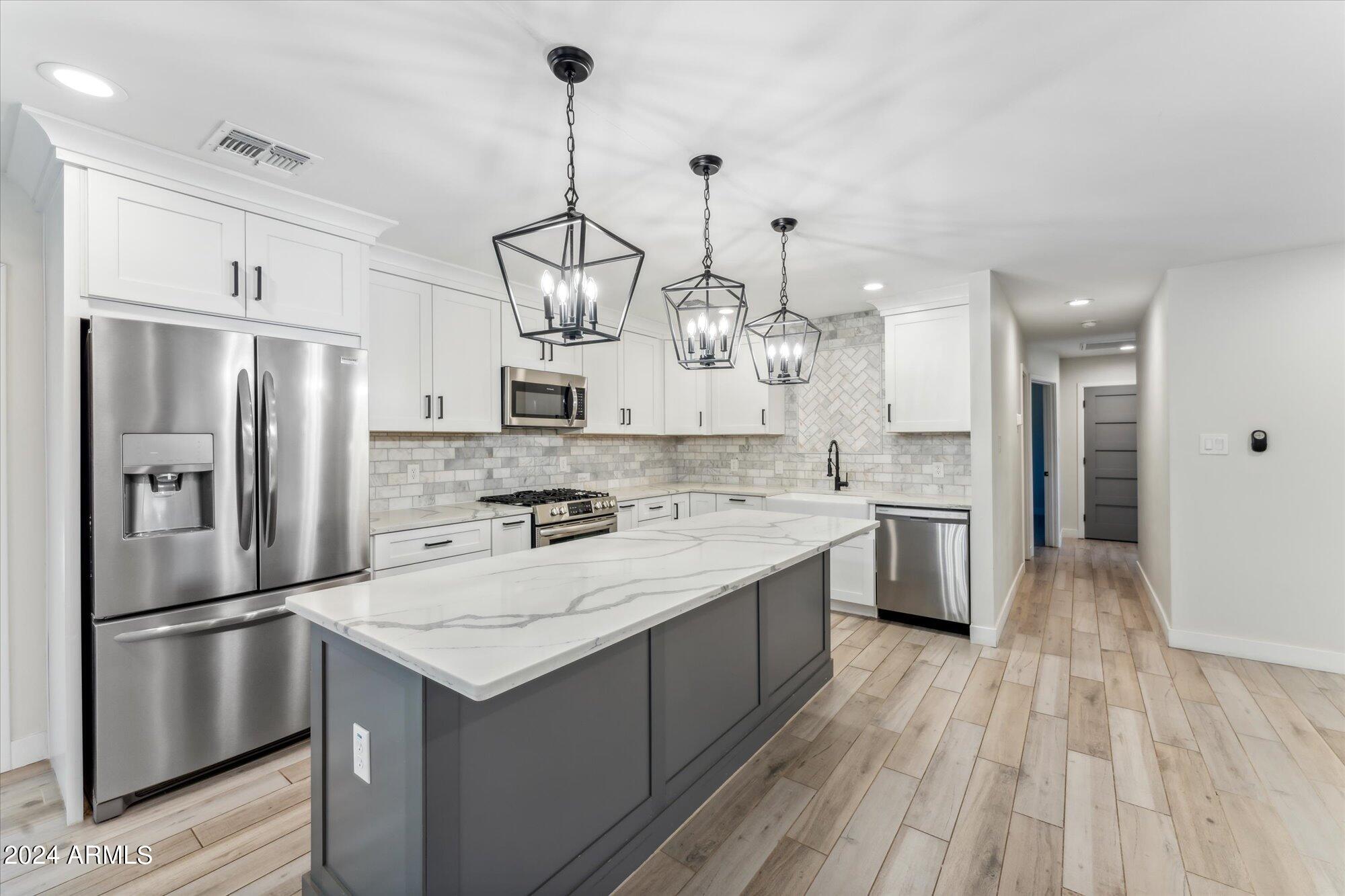 6702 E MORELAND Street