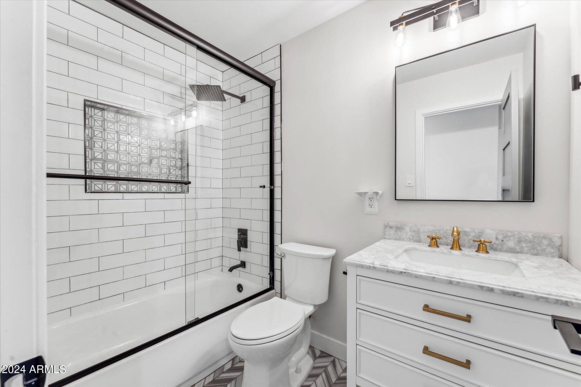 6702 E MORELAND Street