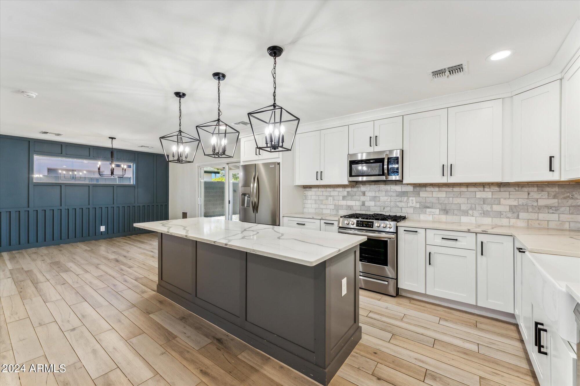 6702 E MORELAND Street