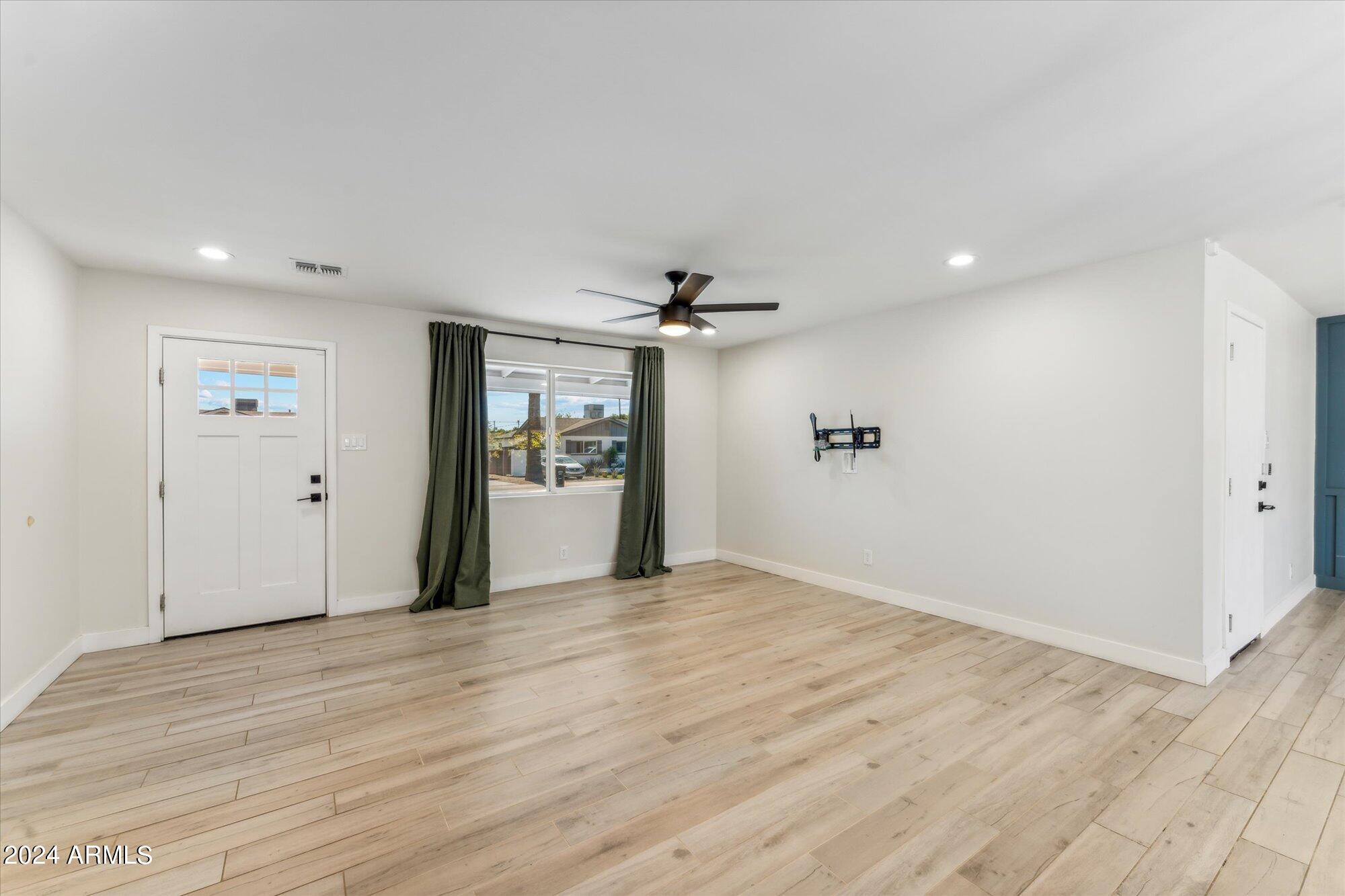 6702 E MORELAND Street