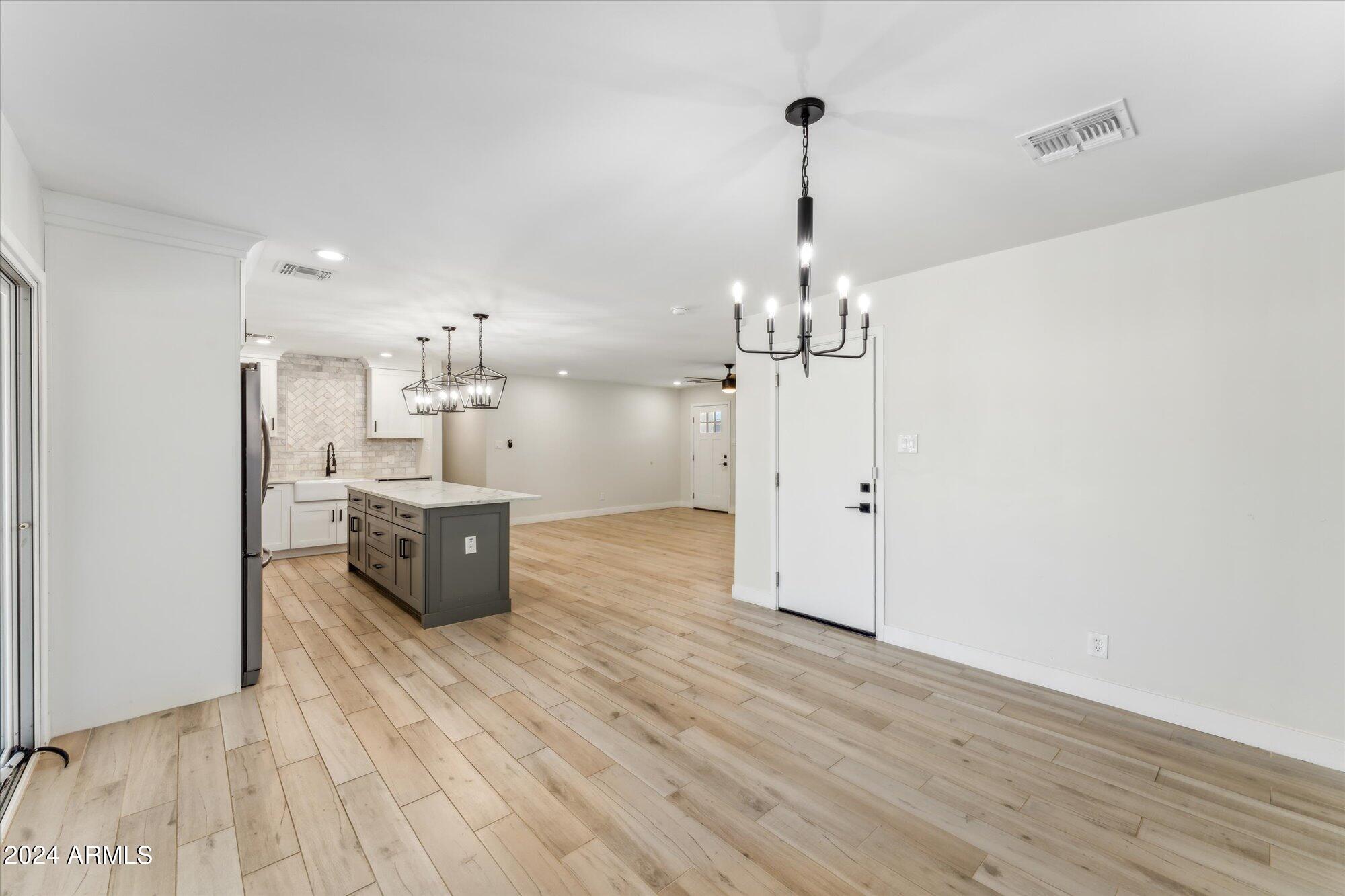 6702 E MORELAND Street