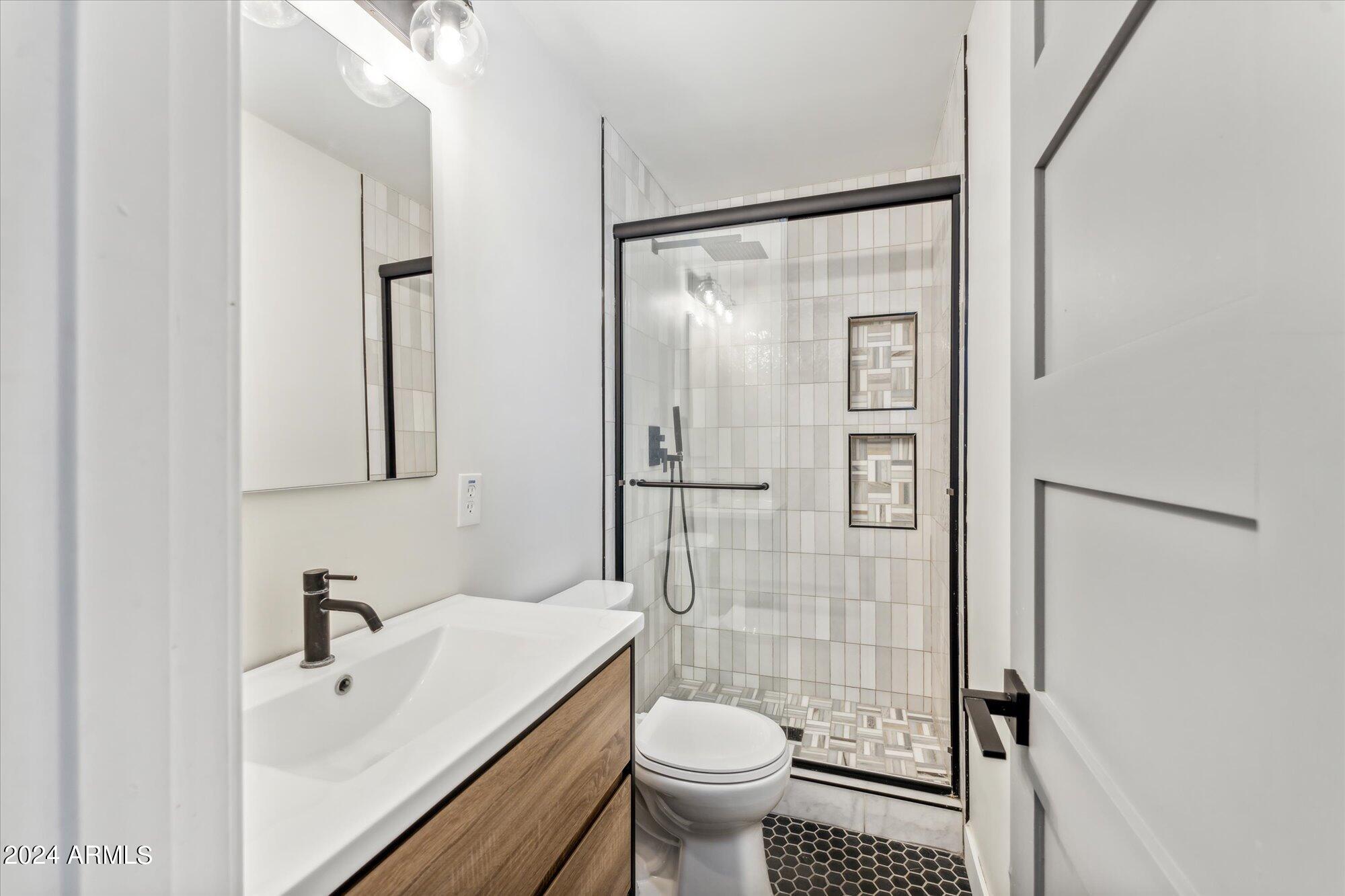 6702 E MORELAND Street