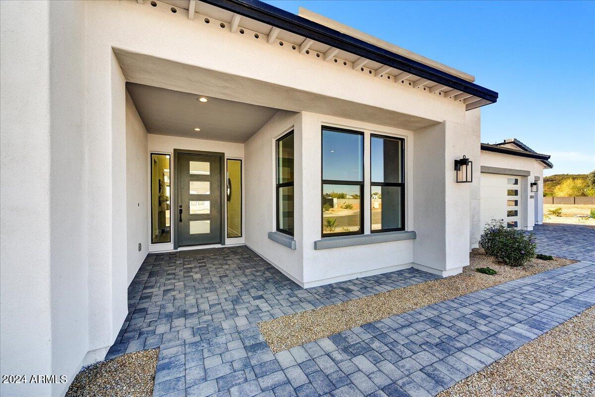 3323 W DESERT DAWN Drive