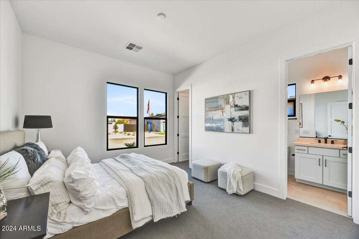 3323 W DESERT DAWN Drive