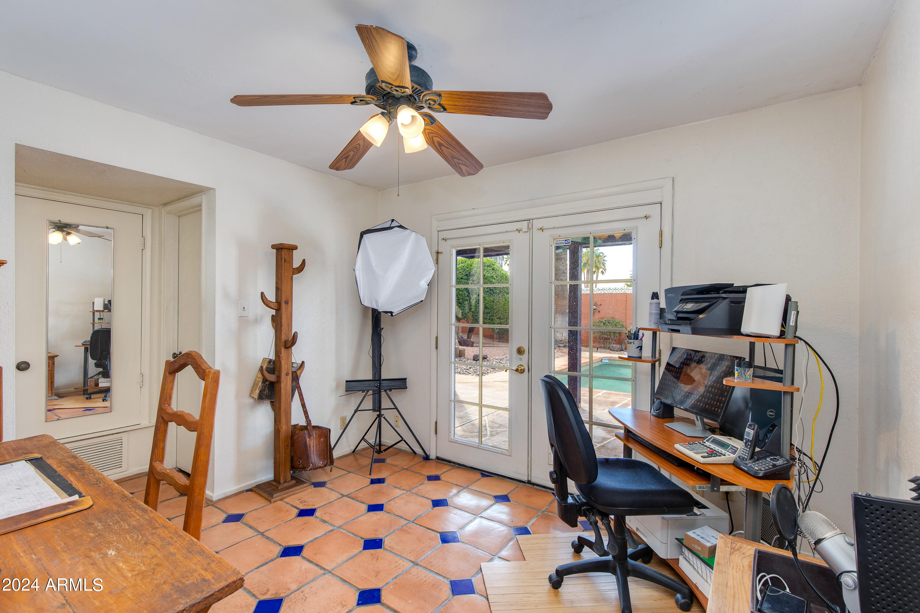 1715 E PALMAIRE Avenue