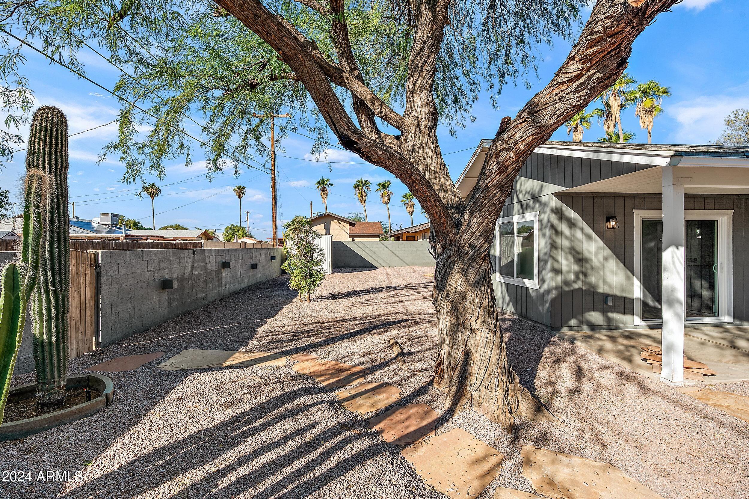 1173 E CORDOVA Avenue