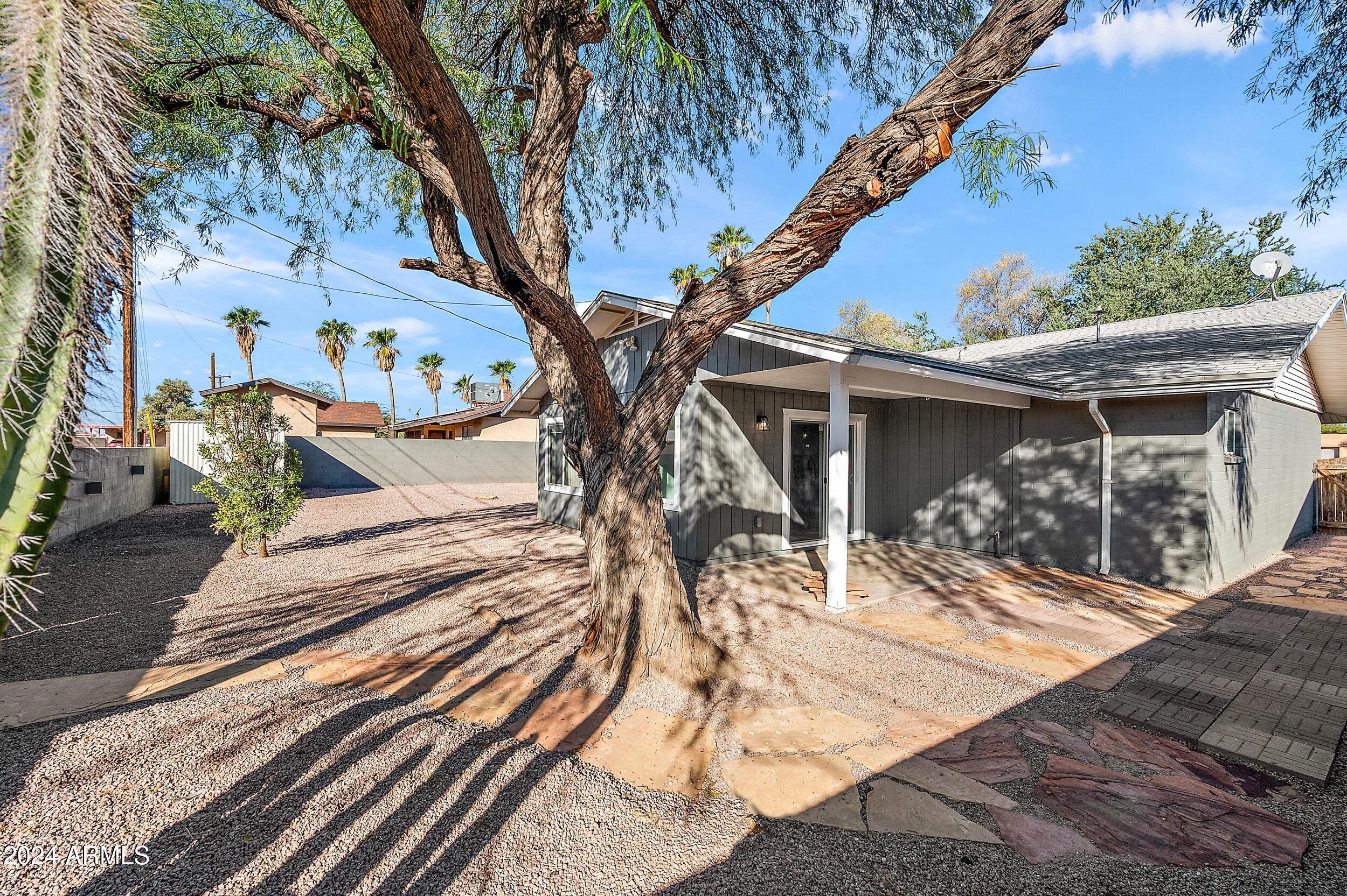 1173 E CORDOVA Avenue