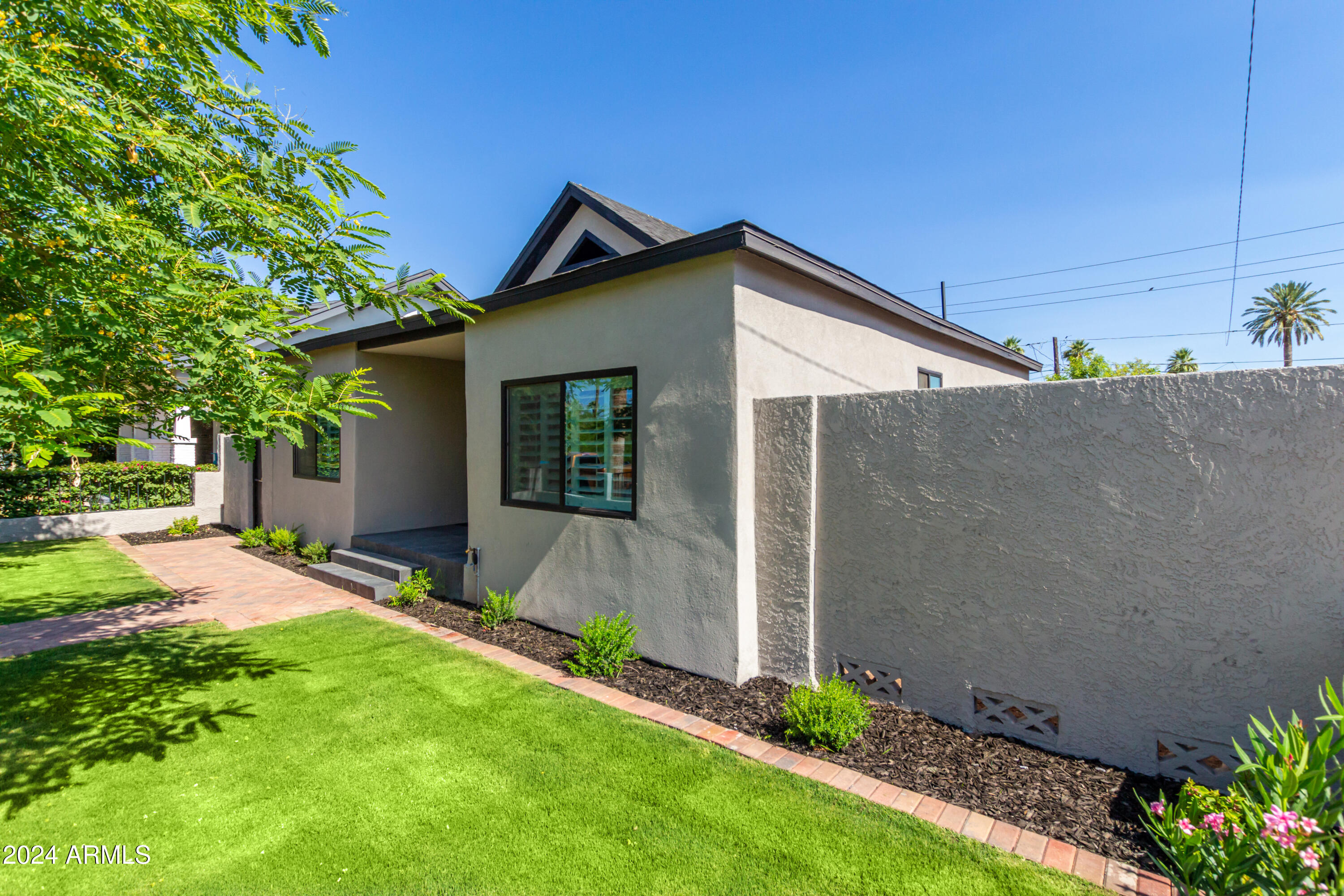 917 E MCKINLEY Street