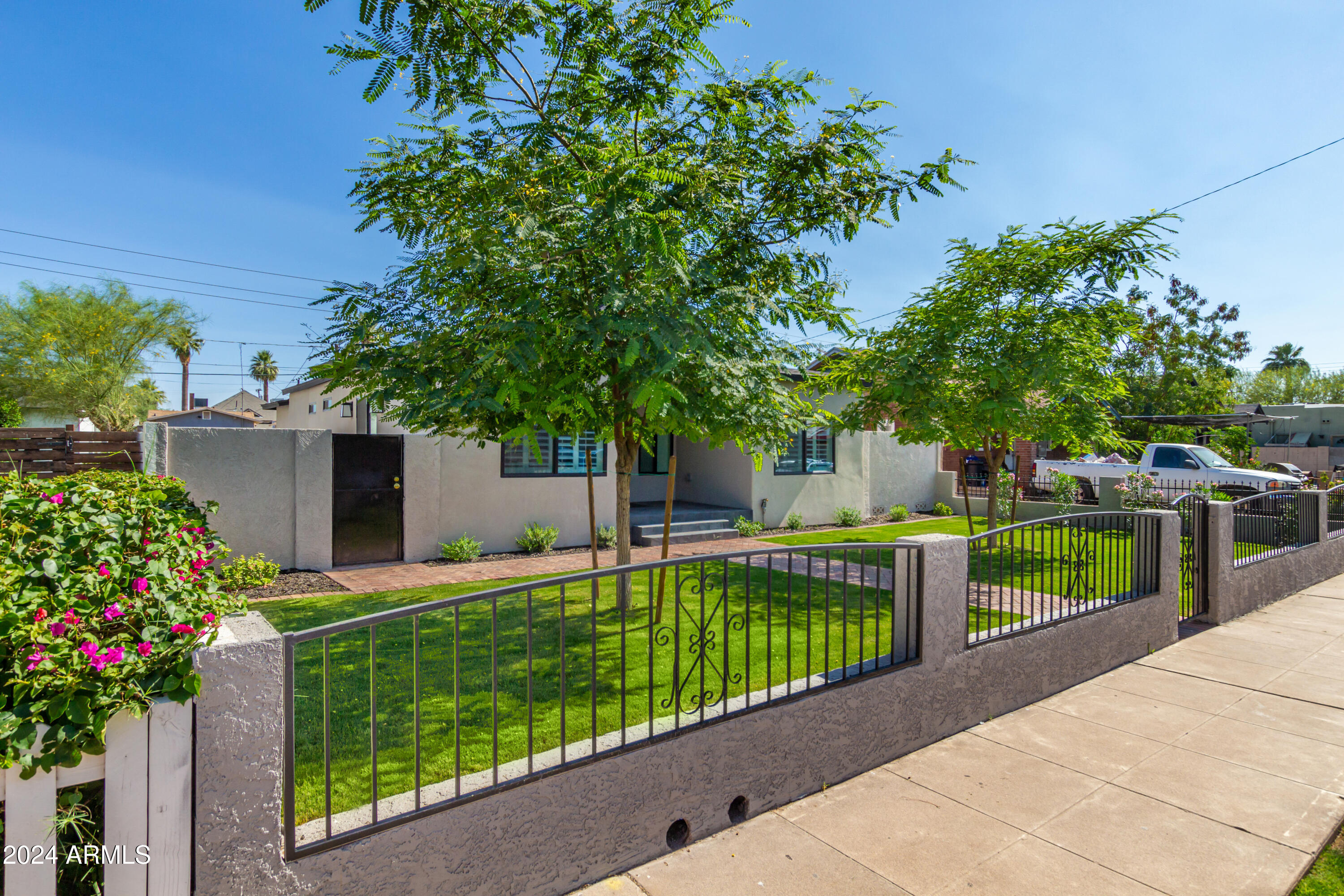 917 E MCKINLEY Street