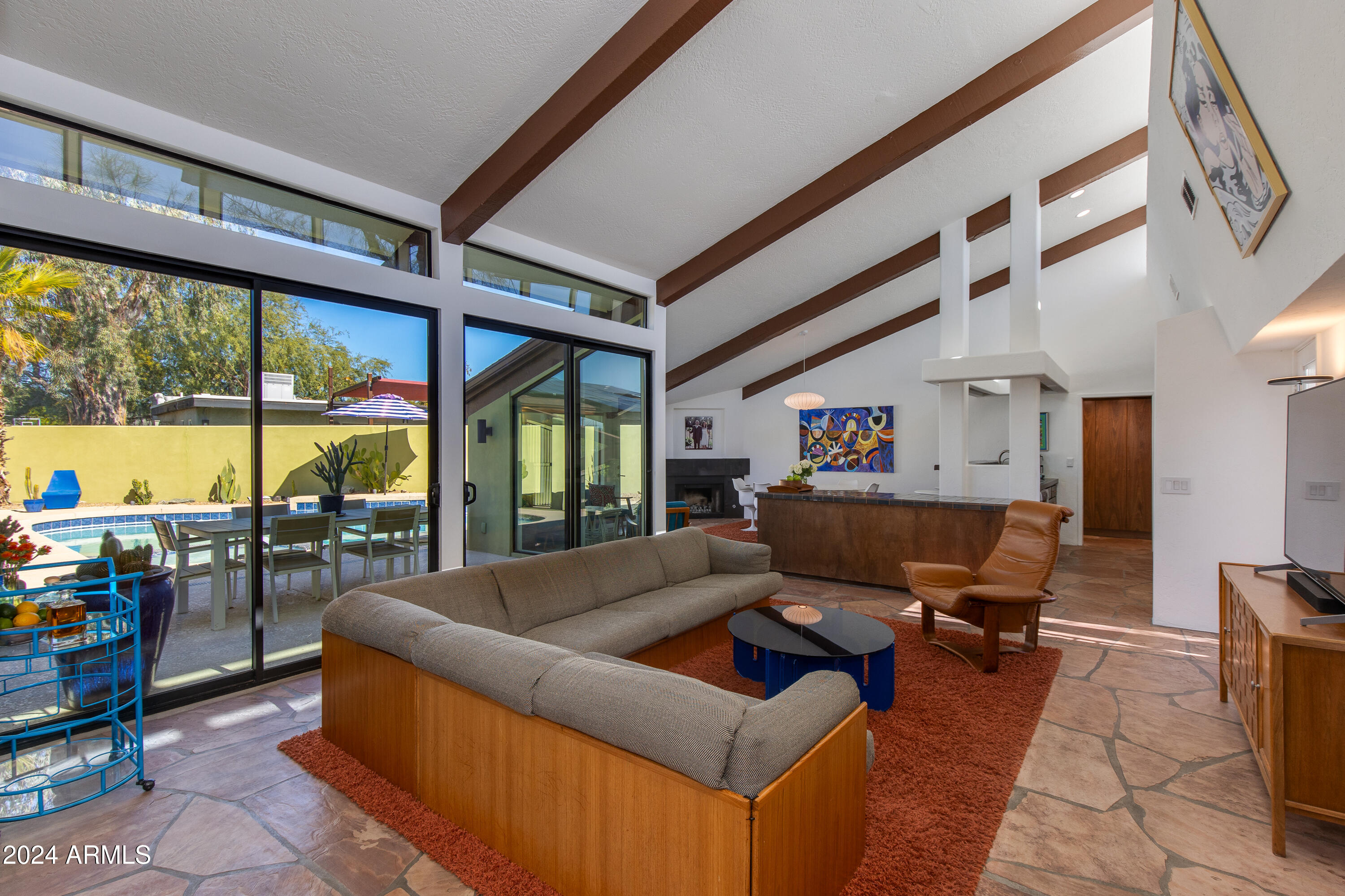 3219 E MINNEZONA Circle