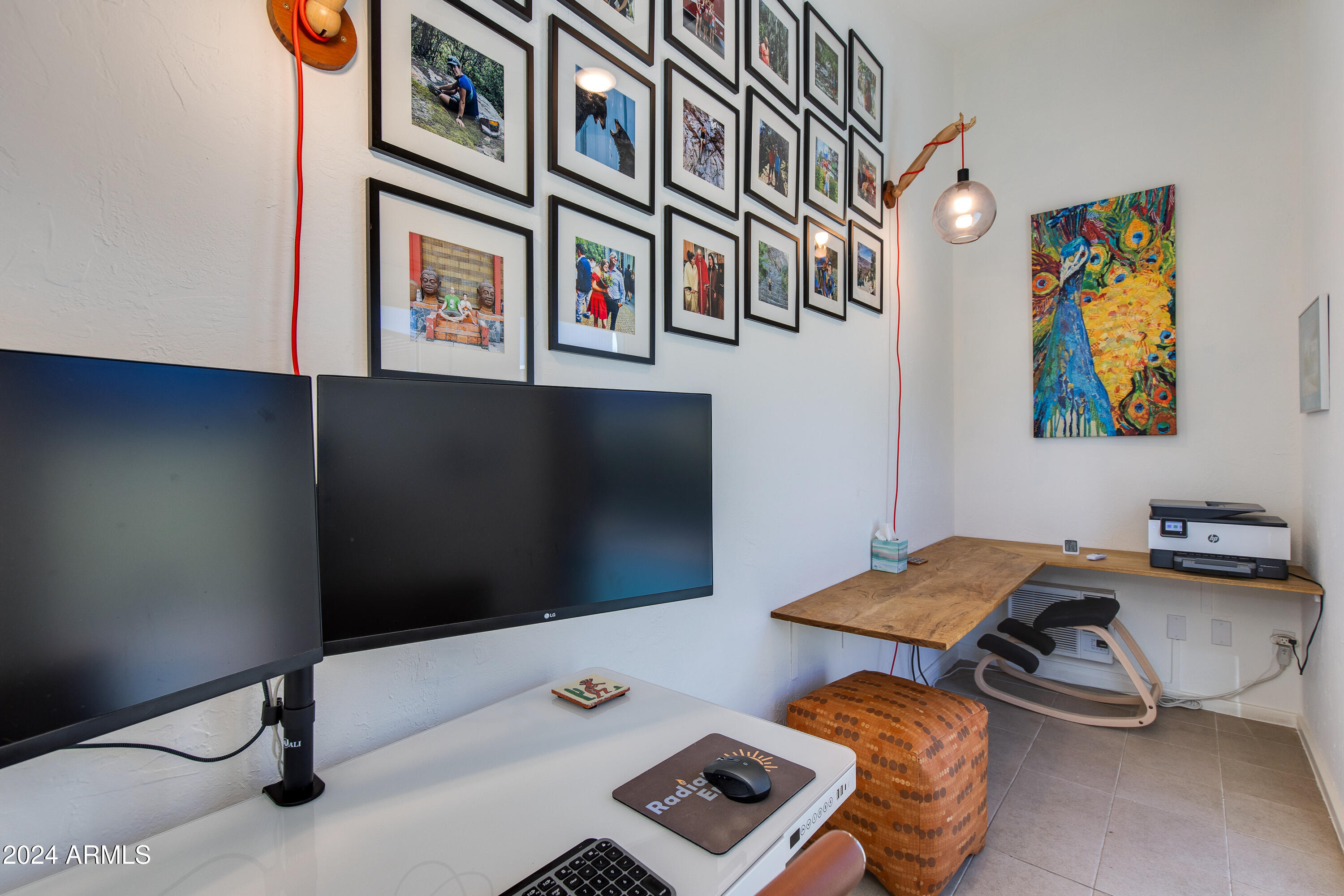 3219 E MINNEZONA Circle