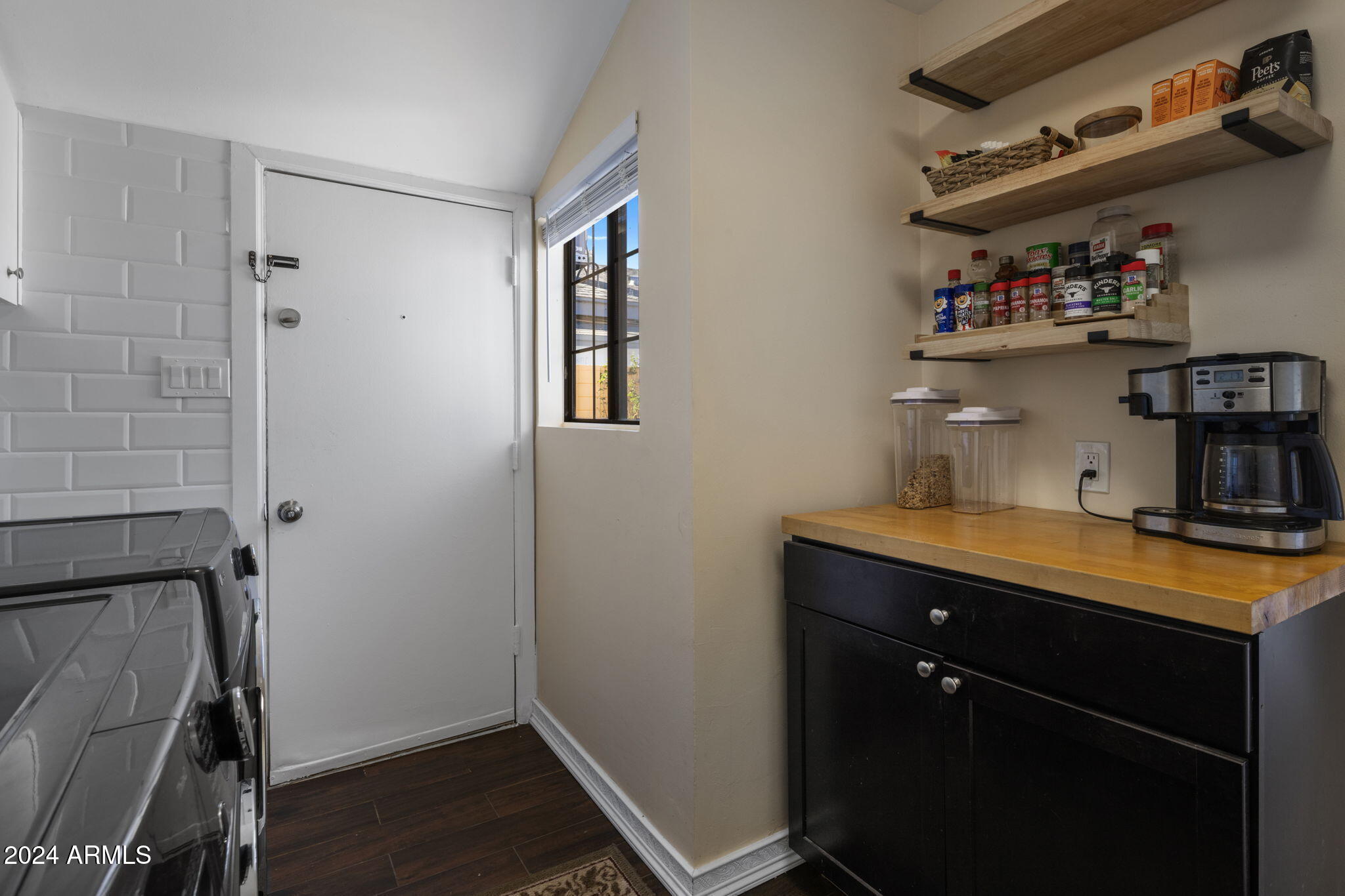 930 W CATALINA Drive