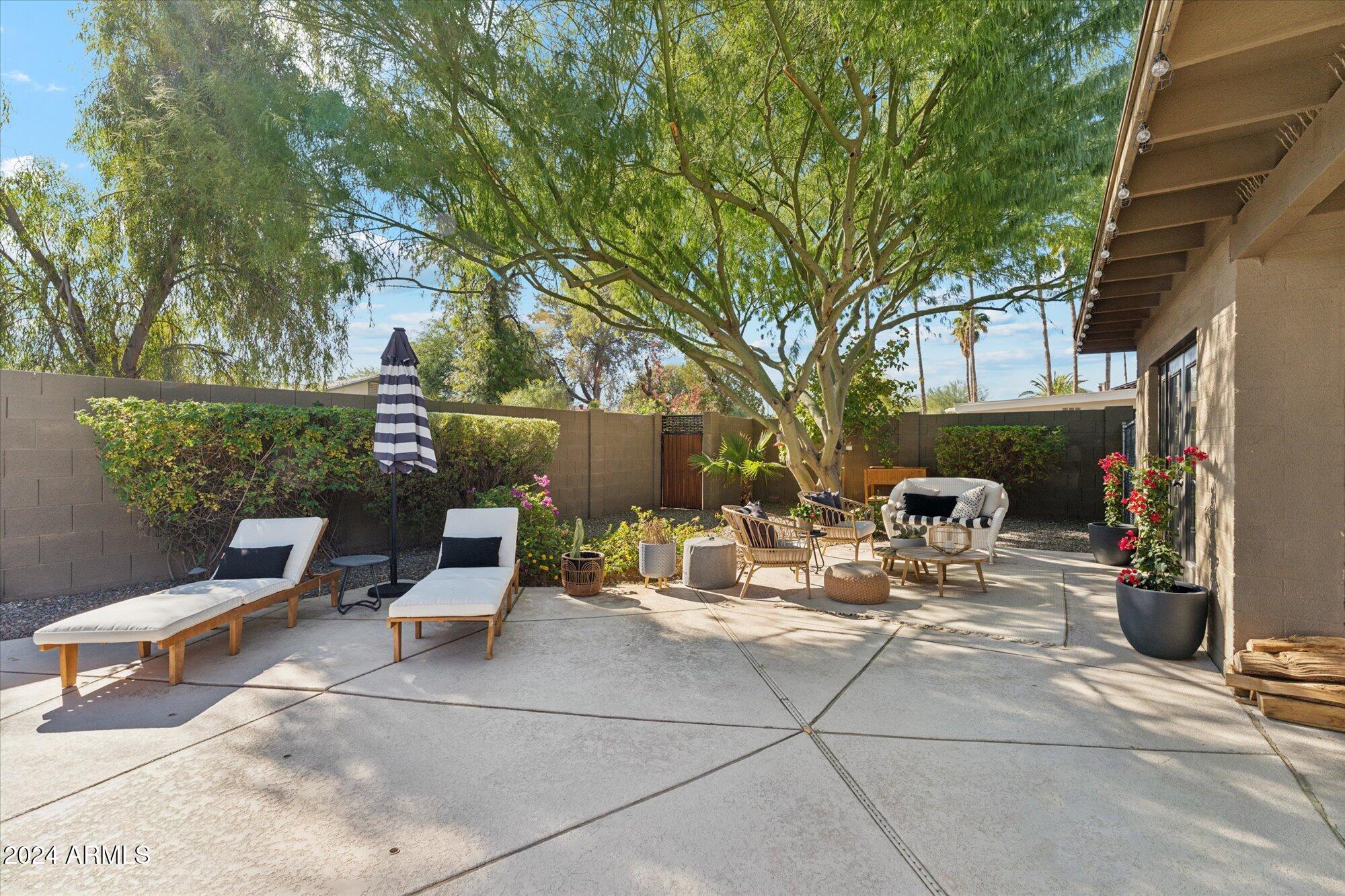 3927 E PARADISE Drive