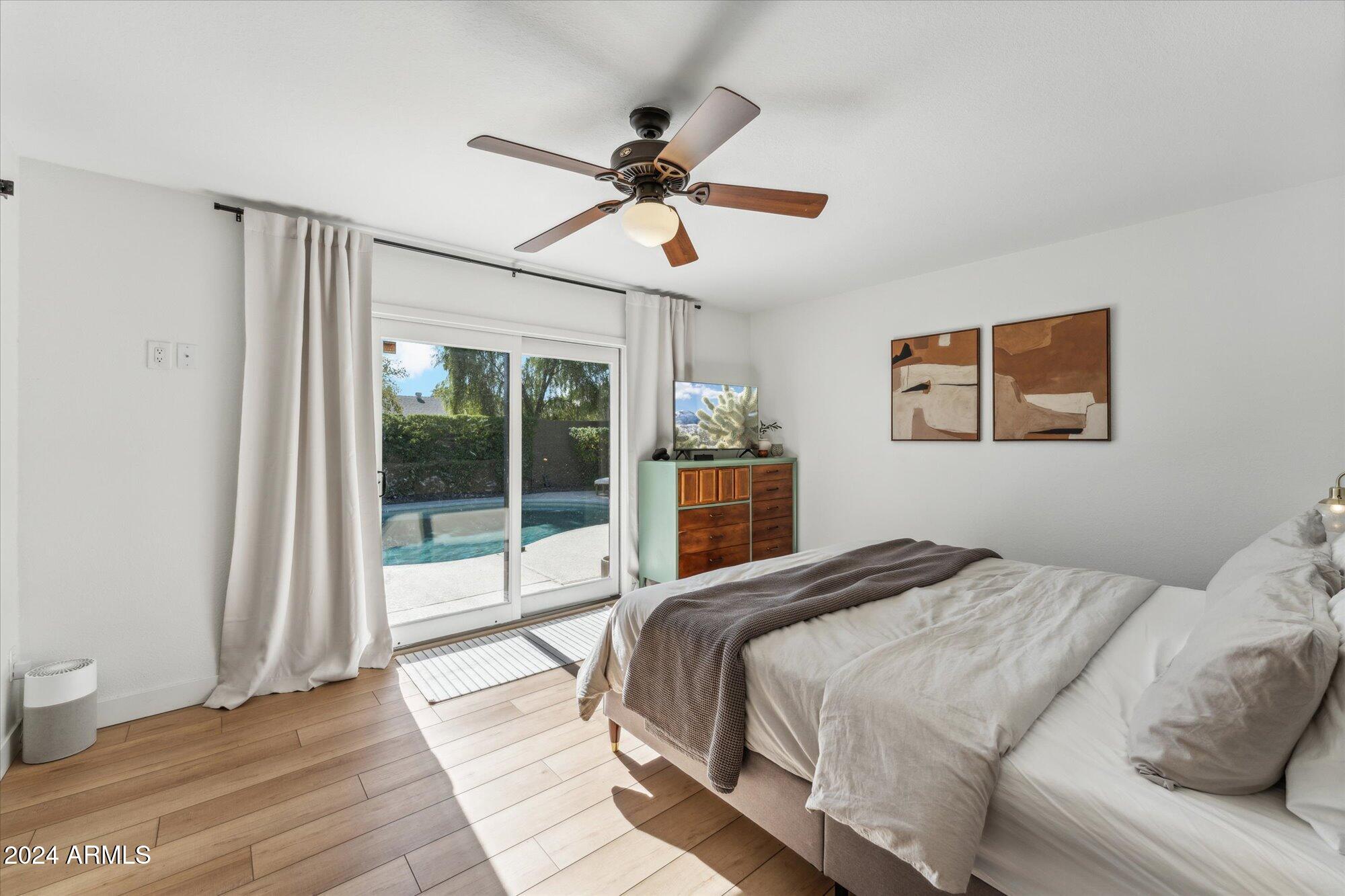 3927 E PARADISE Drive