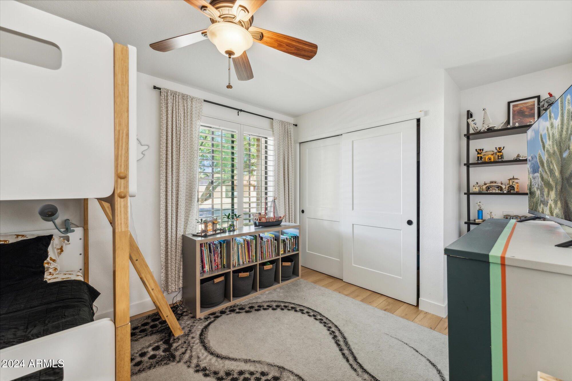 3927 E PARADISE Drive