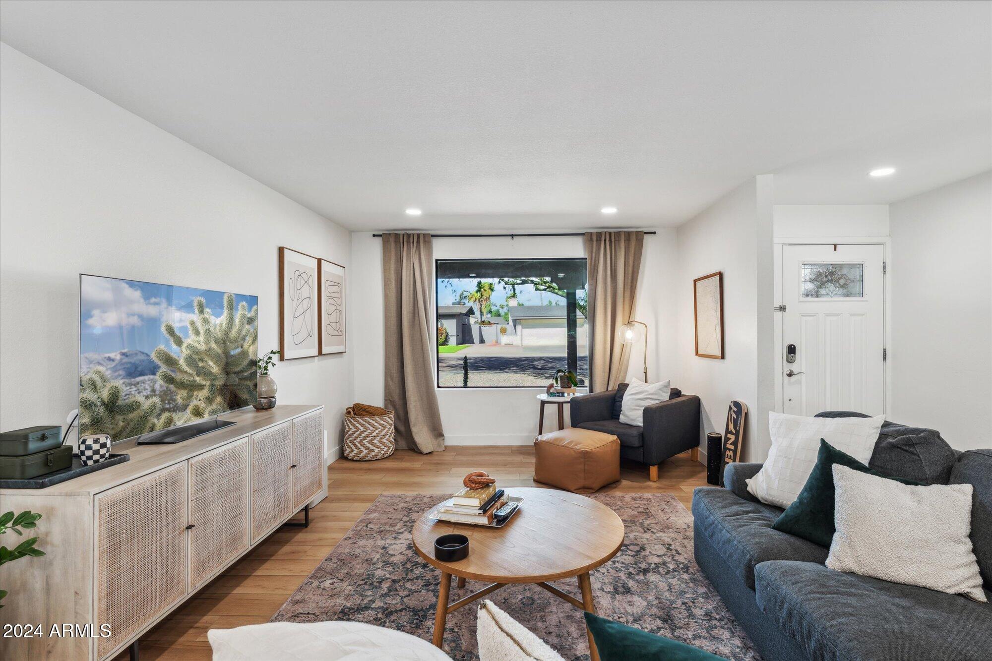 3927 E PARADISE Drive