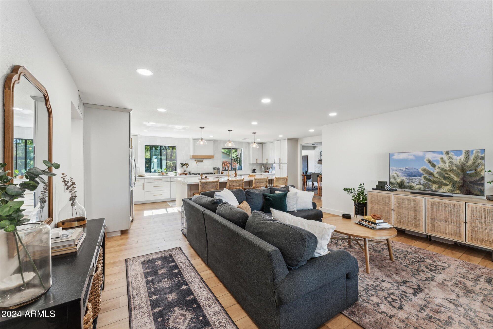 3927 E PARADISE Drive