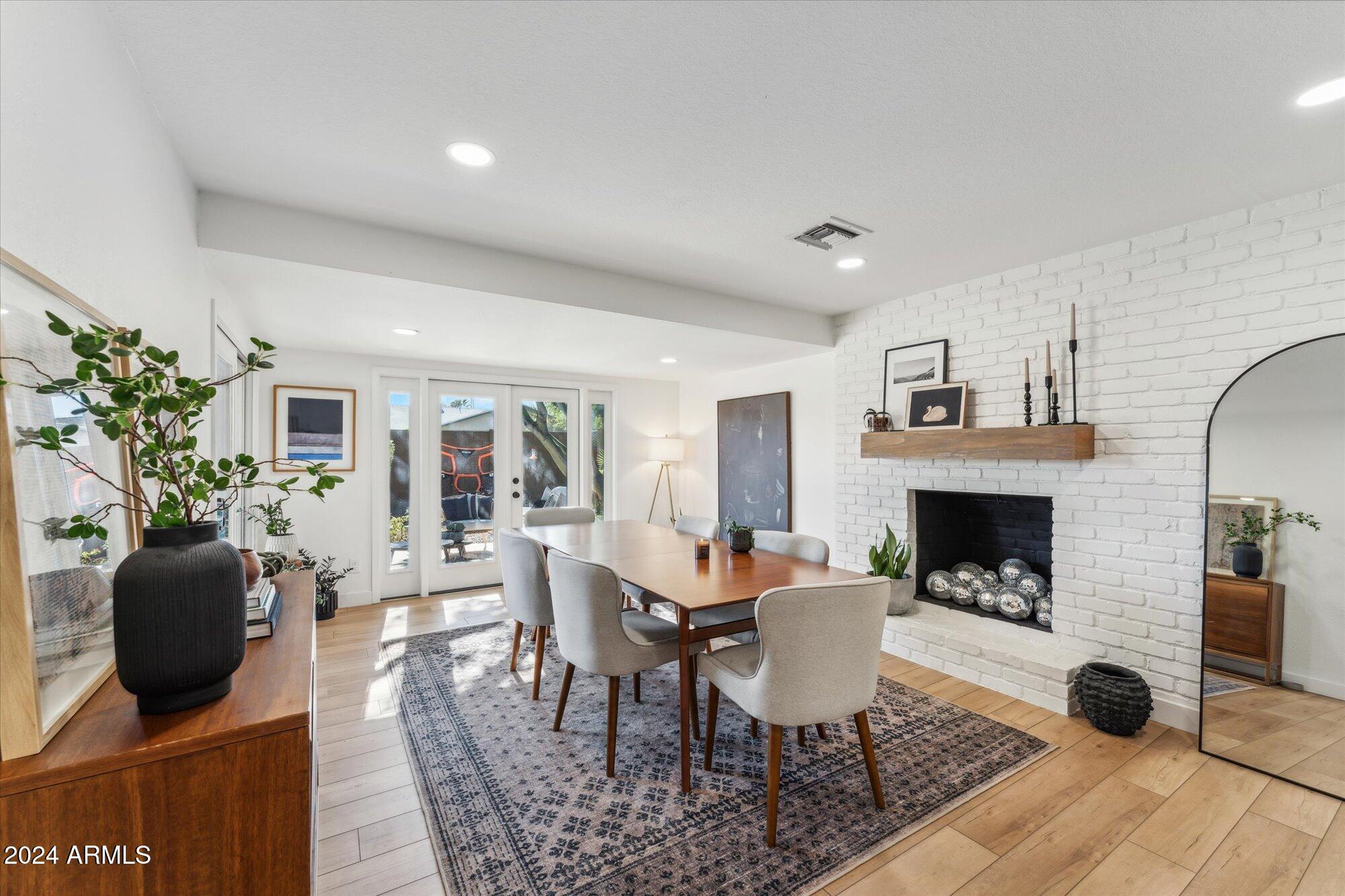 3927 E PARADISE Drive