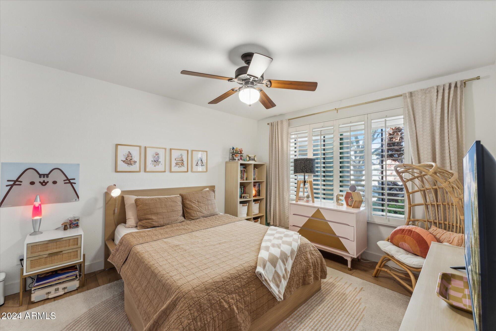 3927 E PARADISE Drive