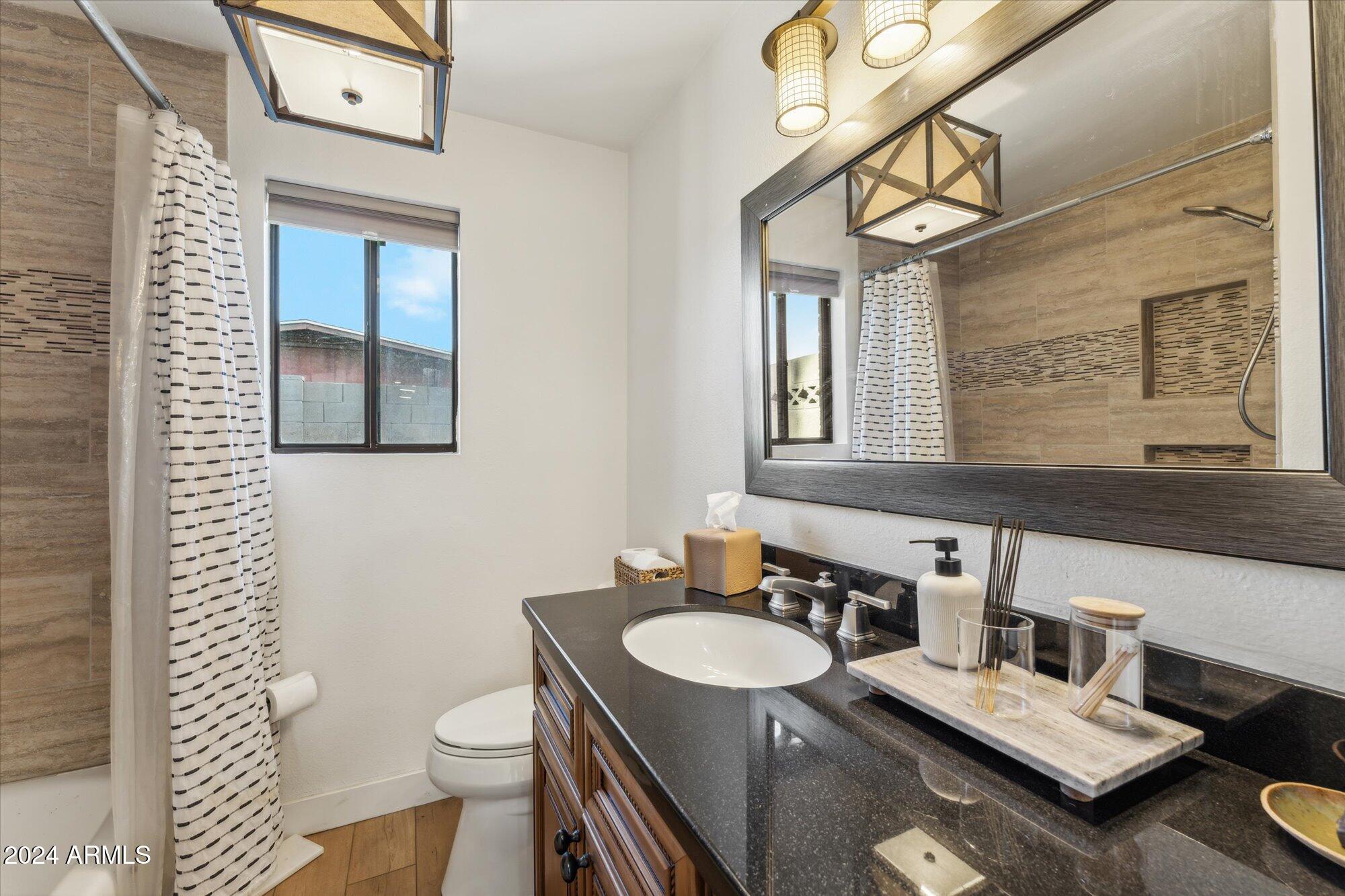 3927 E PARADISE Drive