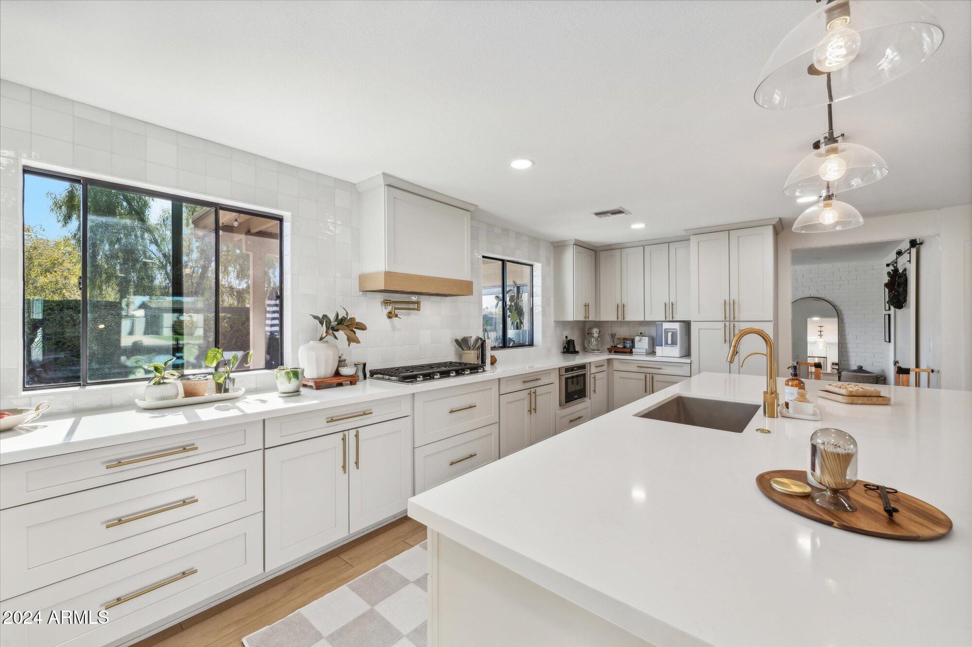 3927 E PARADISE Drive